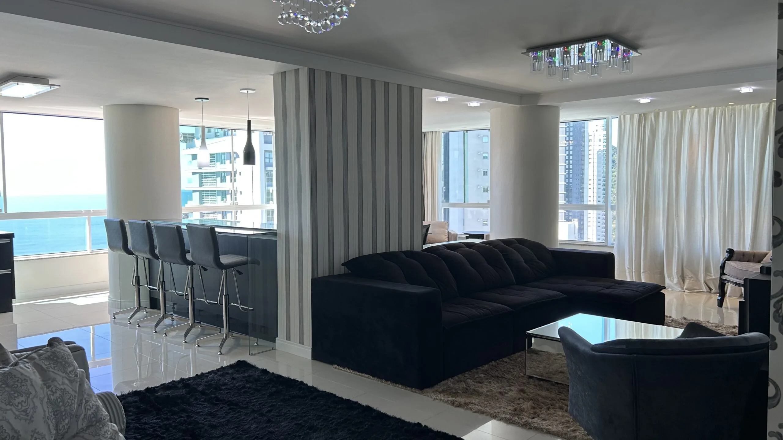 Marina Residence: Luxury House with Oceanview in Balneário Camboriú