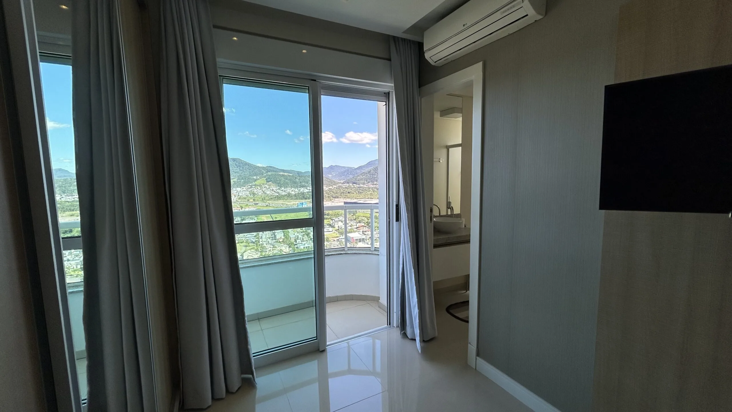 Marina Residence: Luxury House with Oceanview in Balneário Camboriú