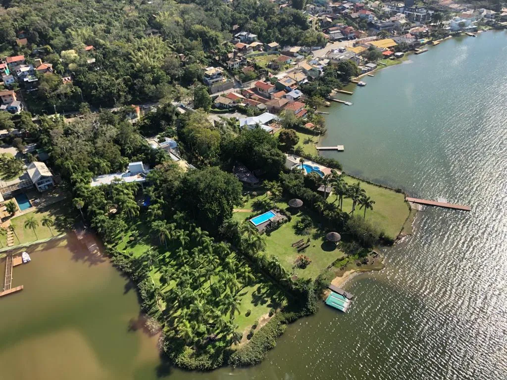 Canto da Lagoa: Ultra-Luxury Waterfront Estate with Private Pier in Florianópolis