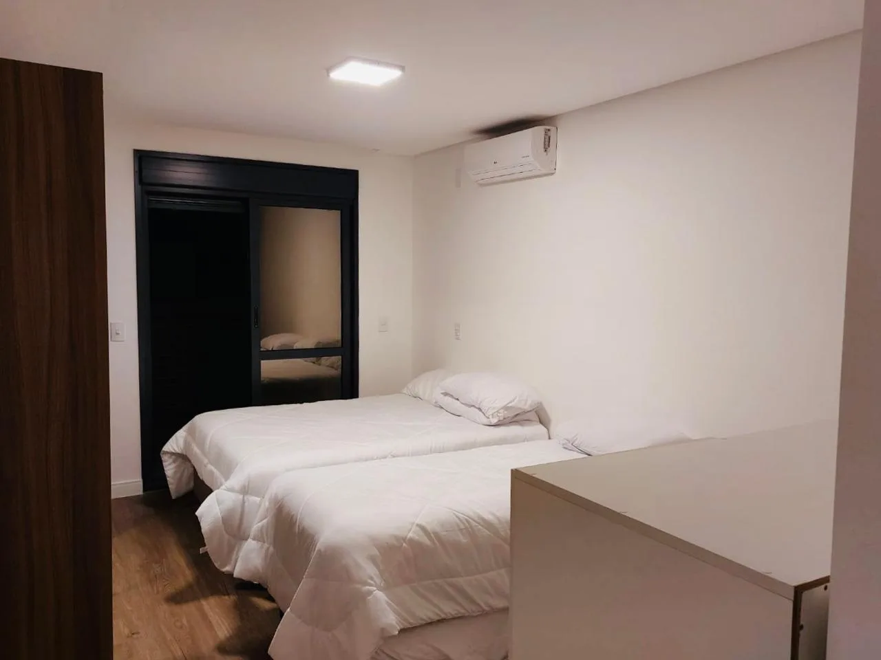 Jurerê Premier: Luxury Duplex with Private Hobby Box in Florianópolis