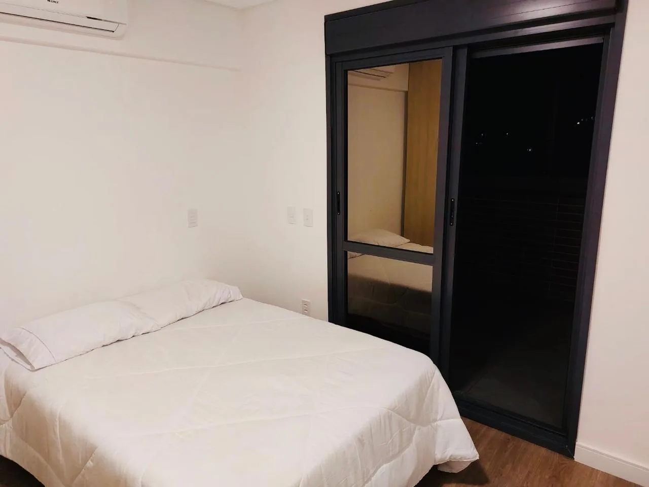 Jurerê Premier: Luxury Duplex with Private Hobby Box in Florianópolis