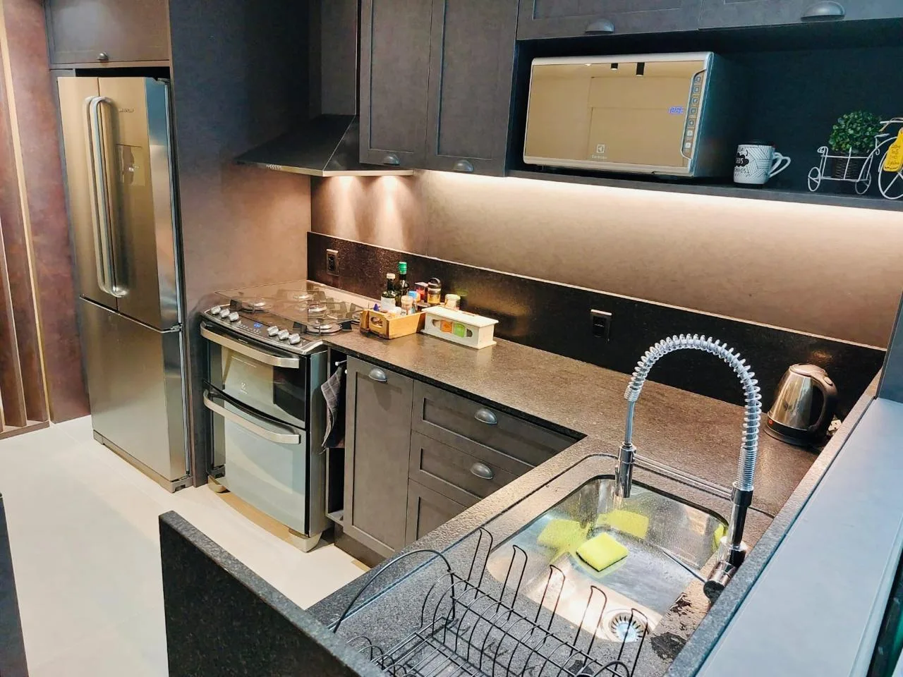 Jurerê Premier: Luxury Duplex with Private Hobby Box in Florianópolis