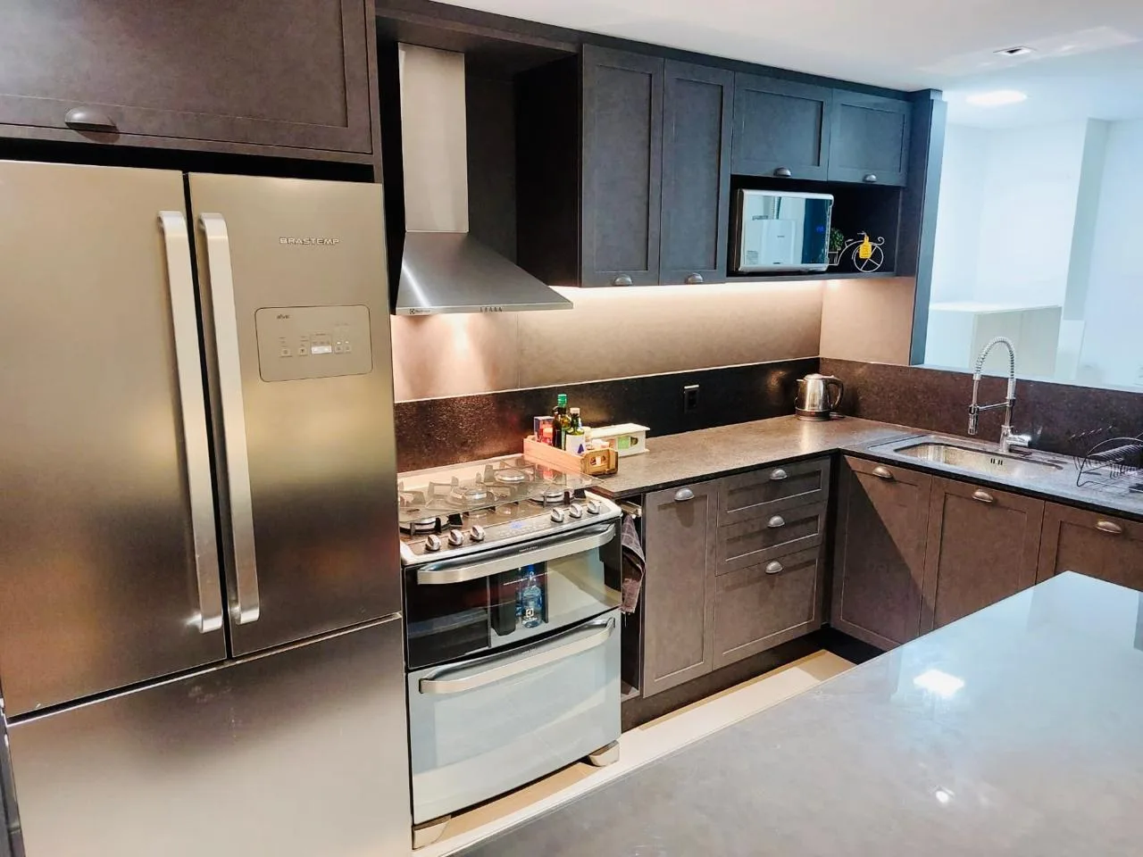 Jurerê Premier: Luxury Duplex with Private Hobby Box in Florianópolis