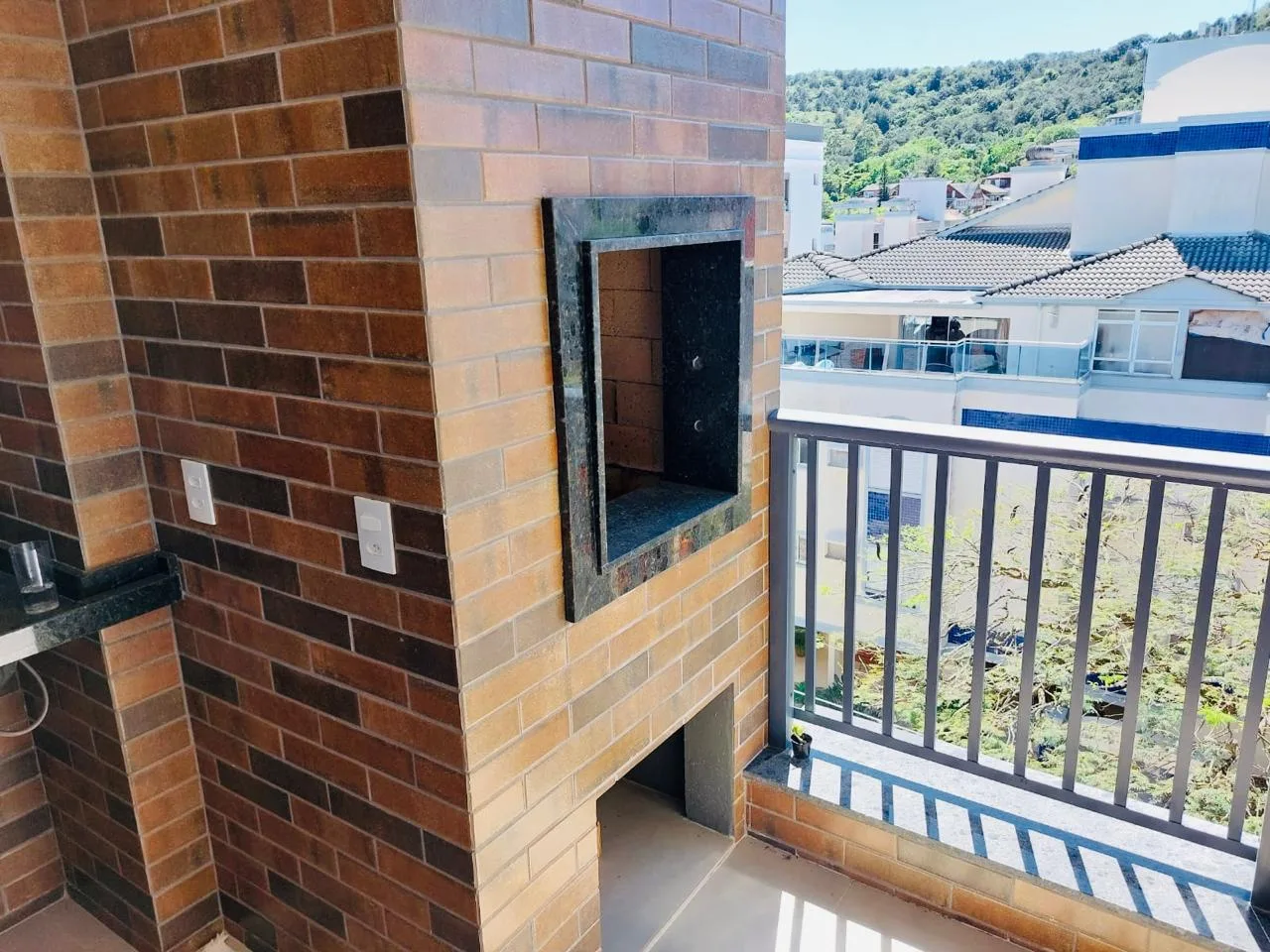 Jurerê Premier: Luxury Duplex with Private Hobby Box in Florianópolis