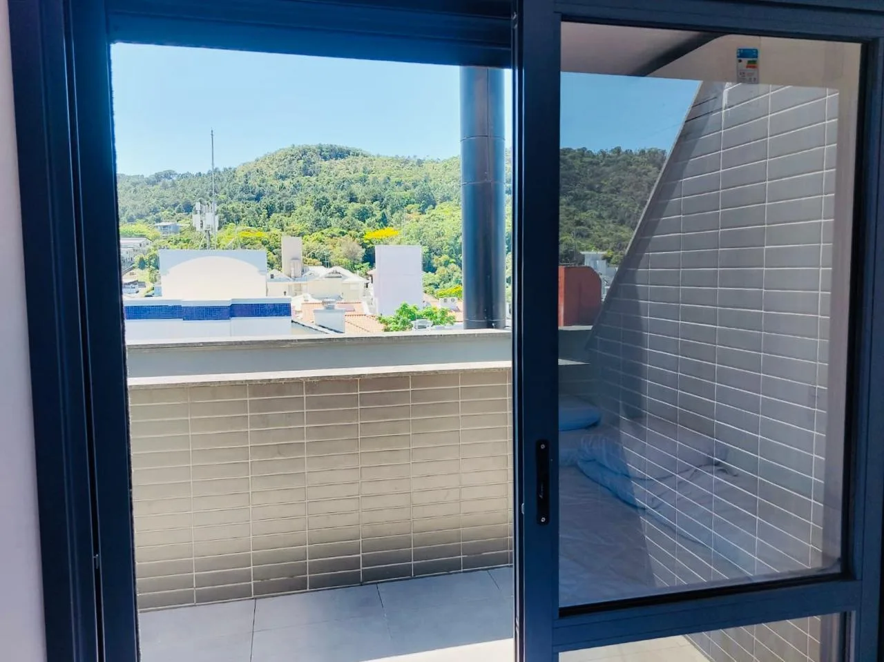 Jurerê Premier: Luxury Duplex with Private Hobby Box in Florianópolis