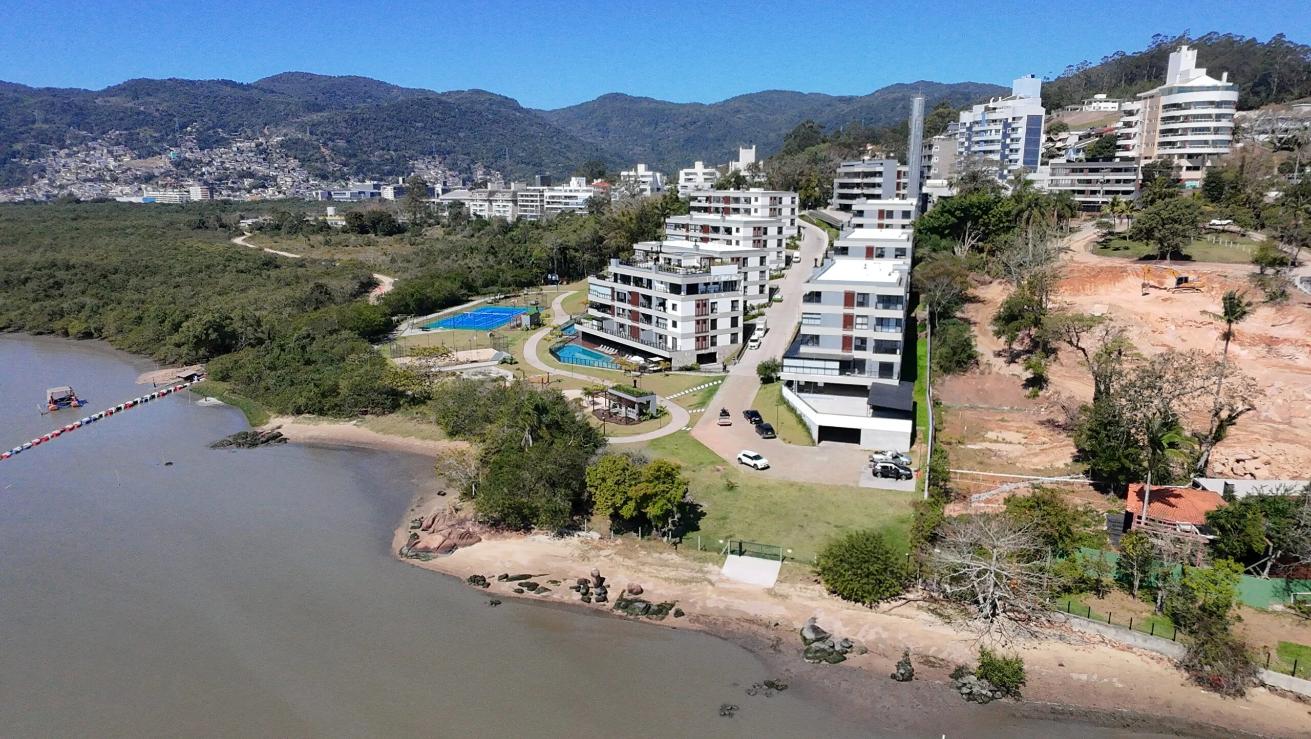 Felipe Moraes Residence Club: Luxury Apartment with Ocean Views in João Paulo