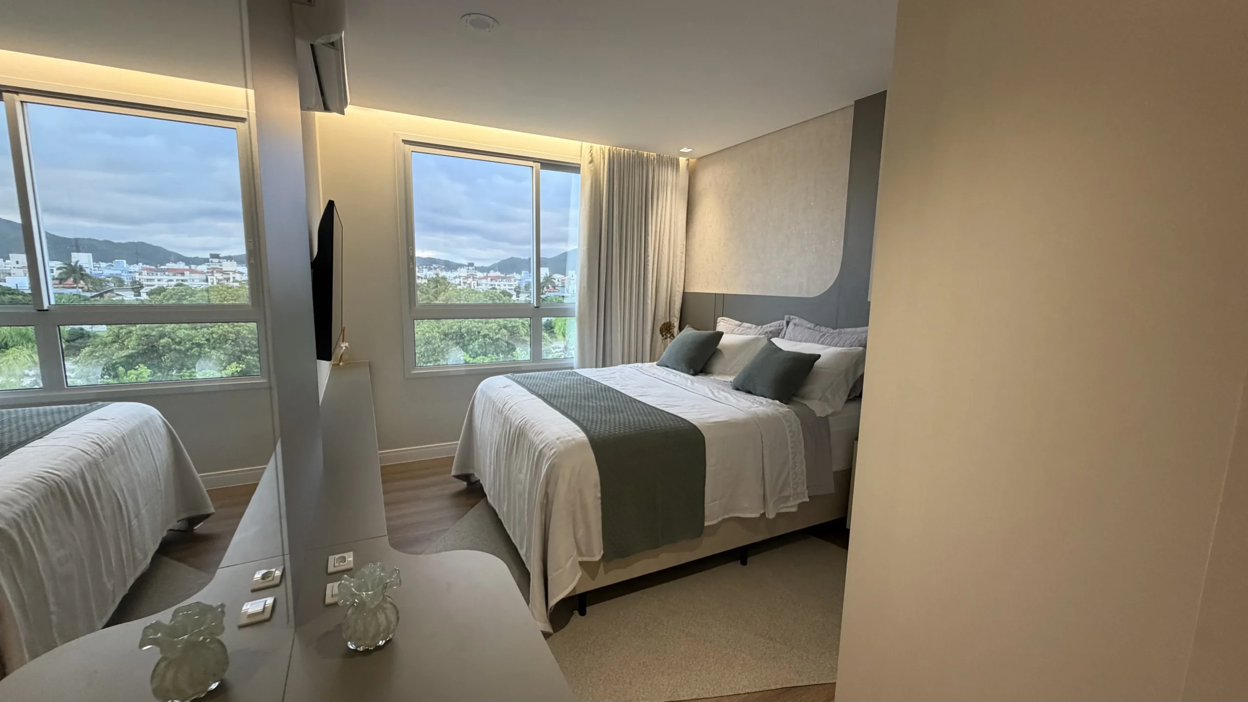 Gaivotas Golden Residence: Premium Duplex with Ocean Views in Ingleses