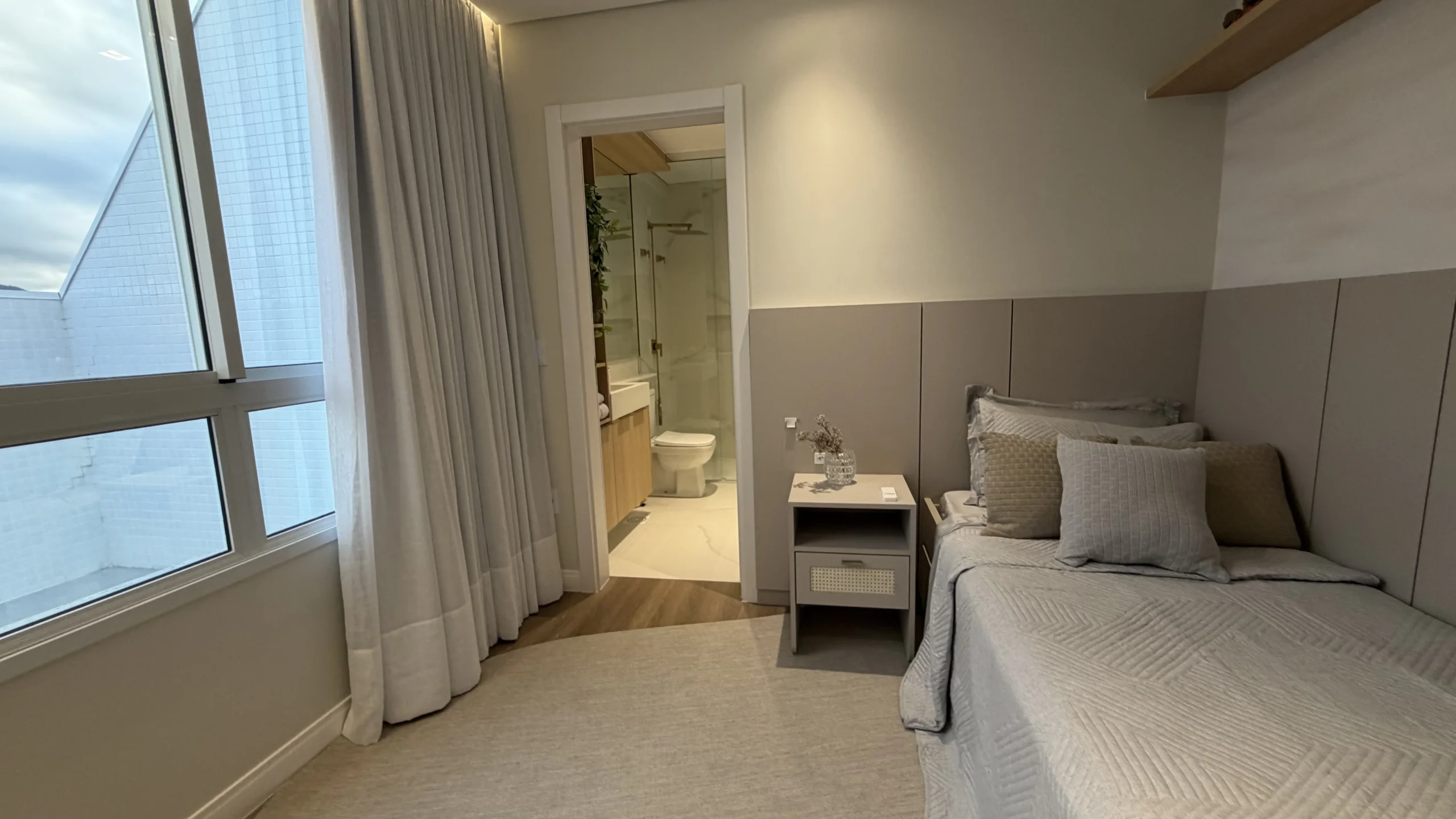 Gaivotas Golden Residence: Premium Duplex with Ocean Views in Ingleses