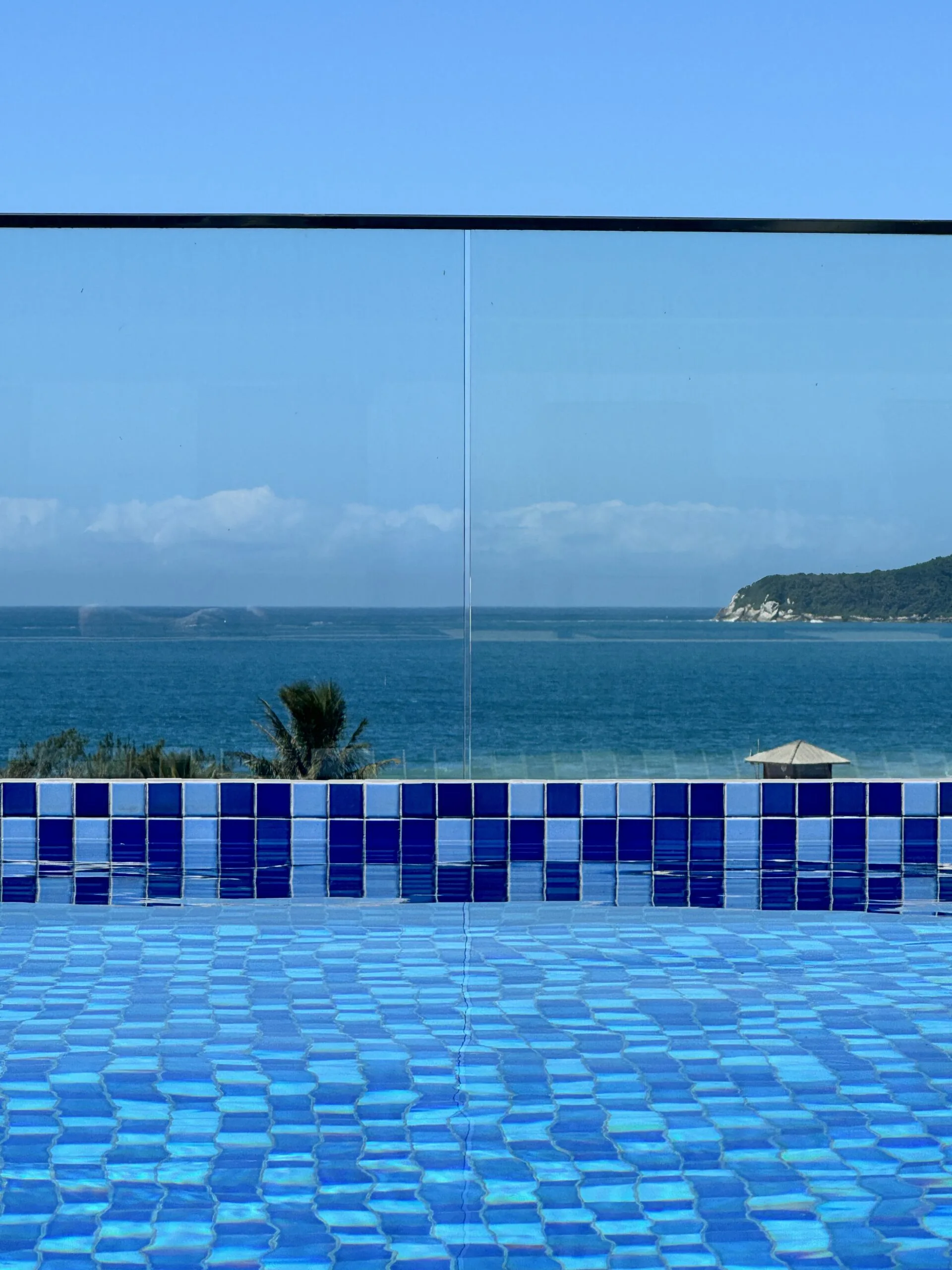 Gaivotas Golden Residence: Premium Apartment with Ocean View in Ingleses