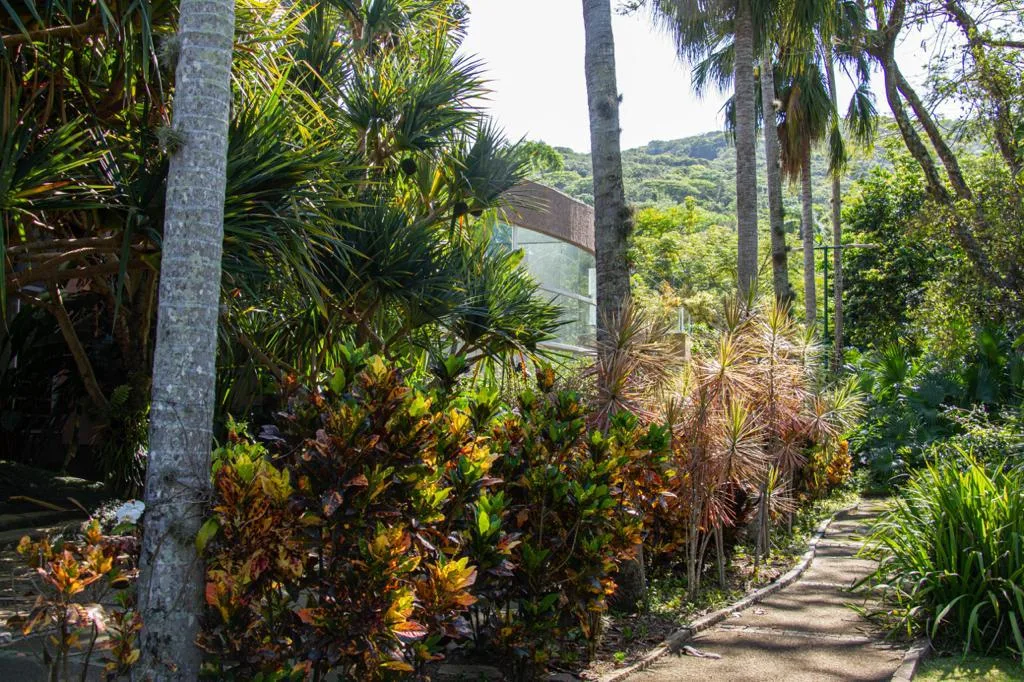 Canto da Lagoa: Ultra-Luxury Waterfront Estate with Private Pier in Florianópolis