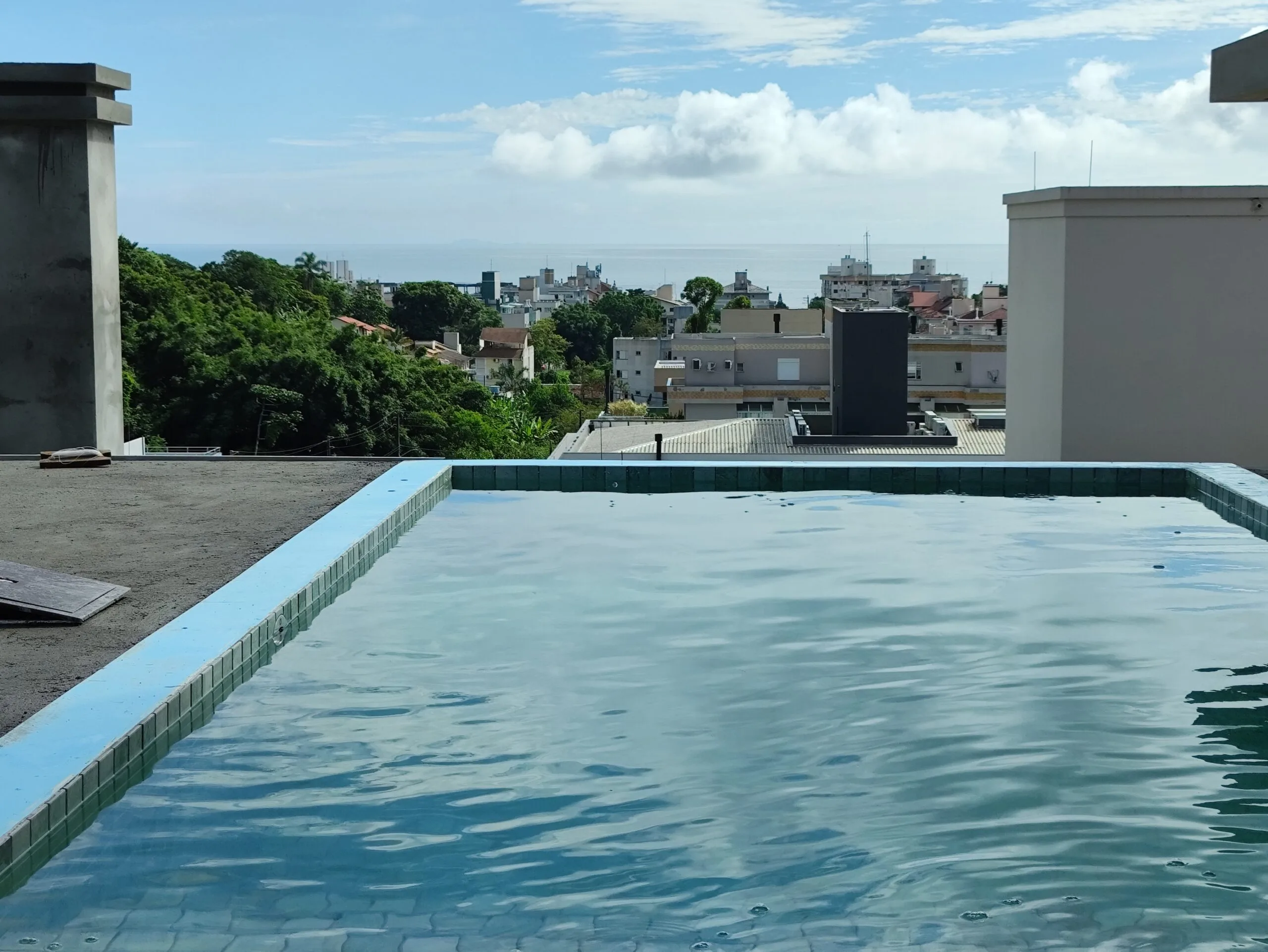 Contemporary Apartment with Ocean-View Rooftop in Florianópolis