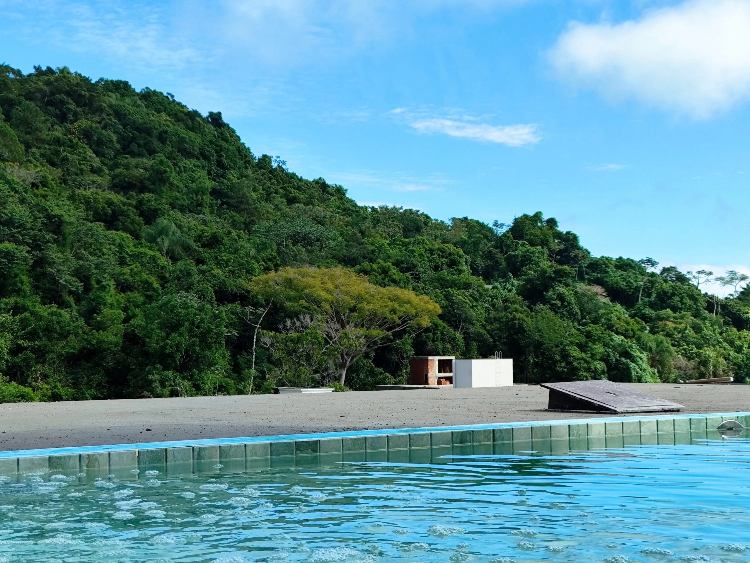 Contemporary Apartment with Ocean-View Rooftop in Florianópolis
