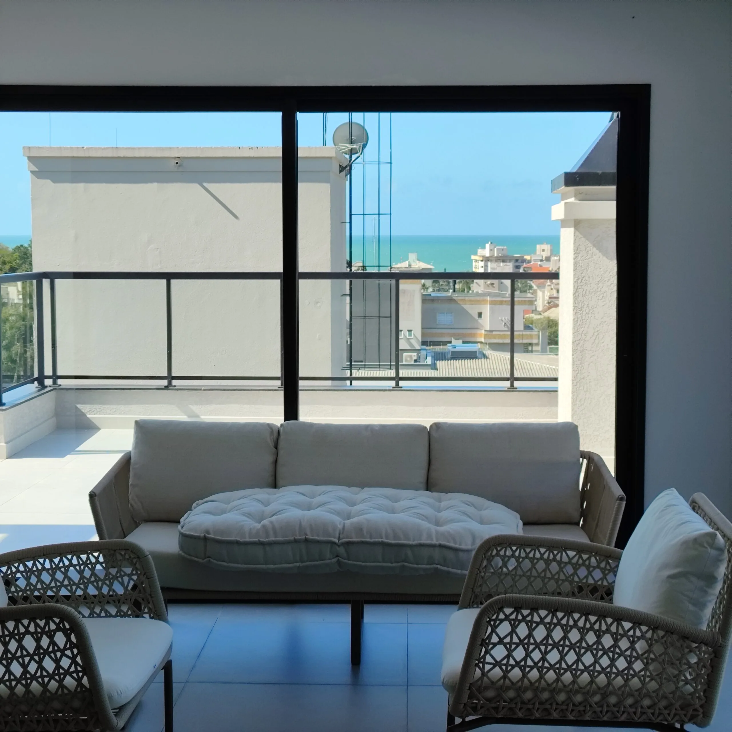 Contemporary Apartment with Ocean-View Rooftop in Florianópolis