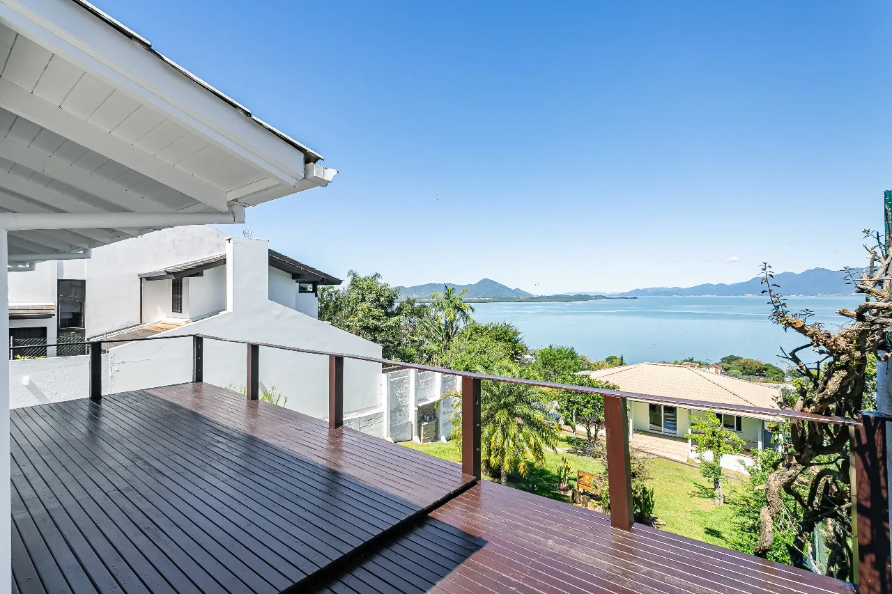 Premium Residence with Panoramic Ocean Views in Centro