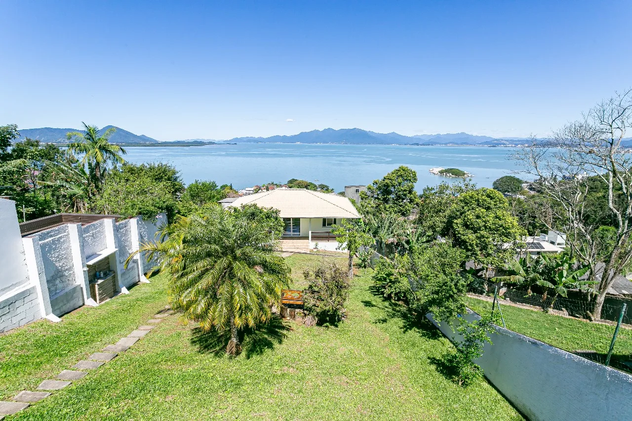 Premium Residence with Panoramic Ocean Views in Centro