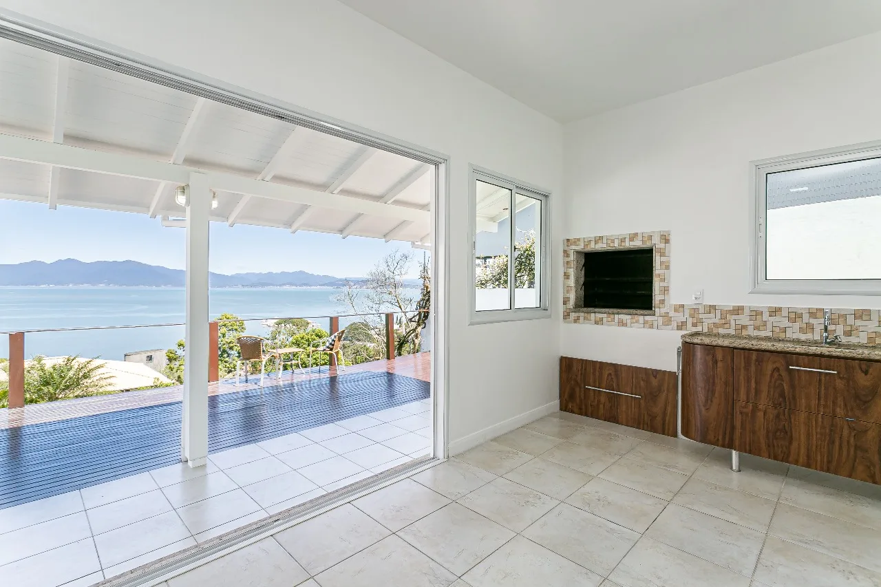 Premium Residence with Panoramic Ocean Views in Centro