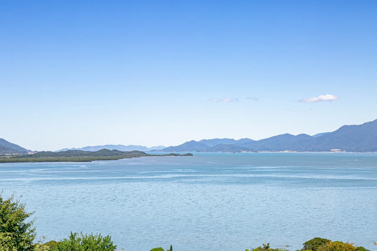 Premium Residence with Panoramic Ocean Views in Centro