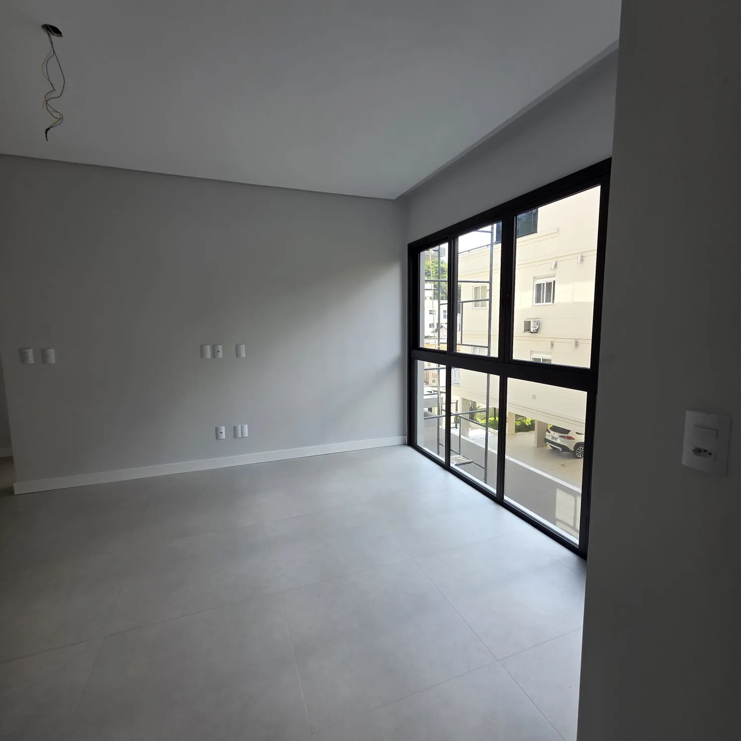 Contemporary Apartment with Ocean-View Rooftop in Florianópolis