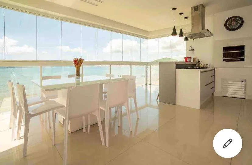 Praia do Canto: Ultra-Luxury House with Beach Access in Itapema