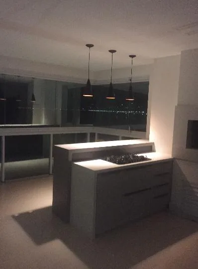 Praia do Canto: Ultra-Luxury House with Beach Access in Itapema