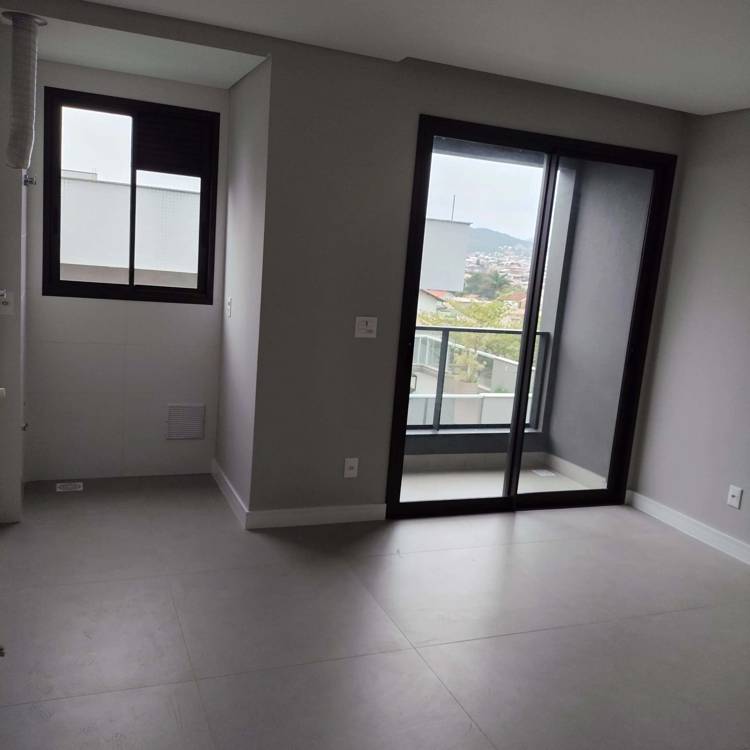 Premium apartment with rooftop amenities and proximity to the beach in Ingleses Florianópolis