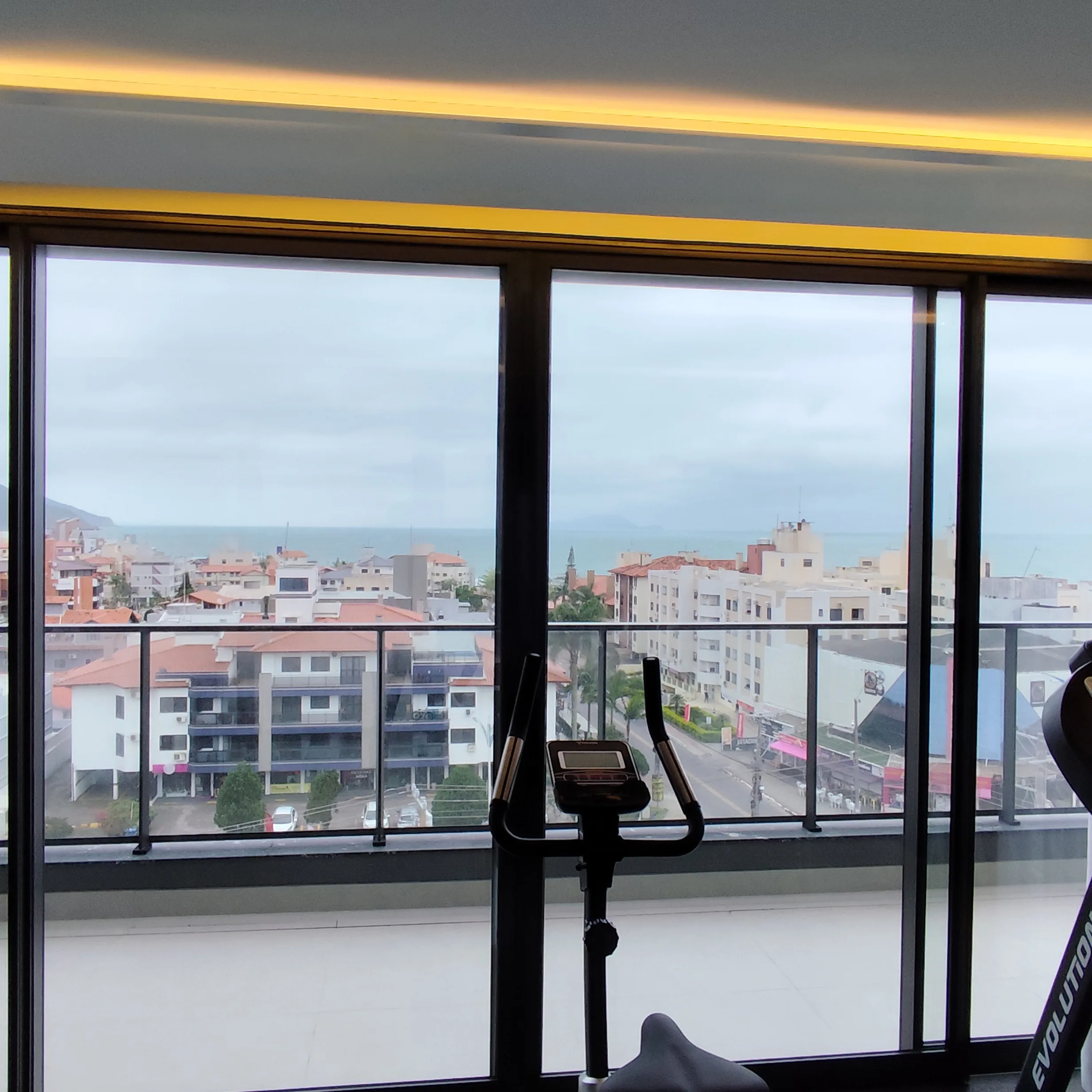 Premium apartment with rooftop amenities and proximity to the beach in Ingleses Florianópolis