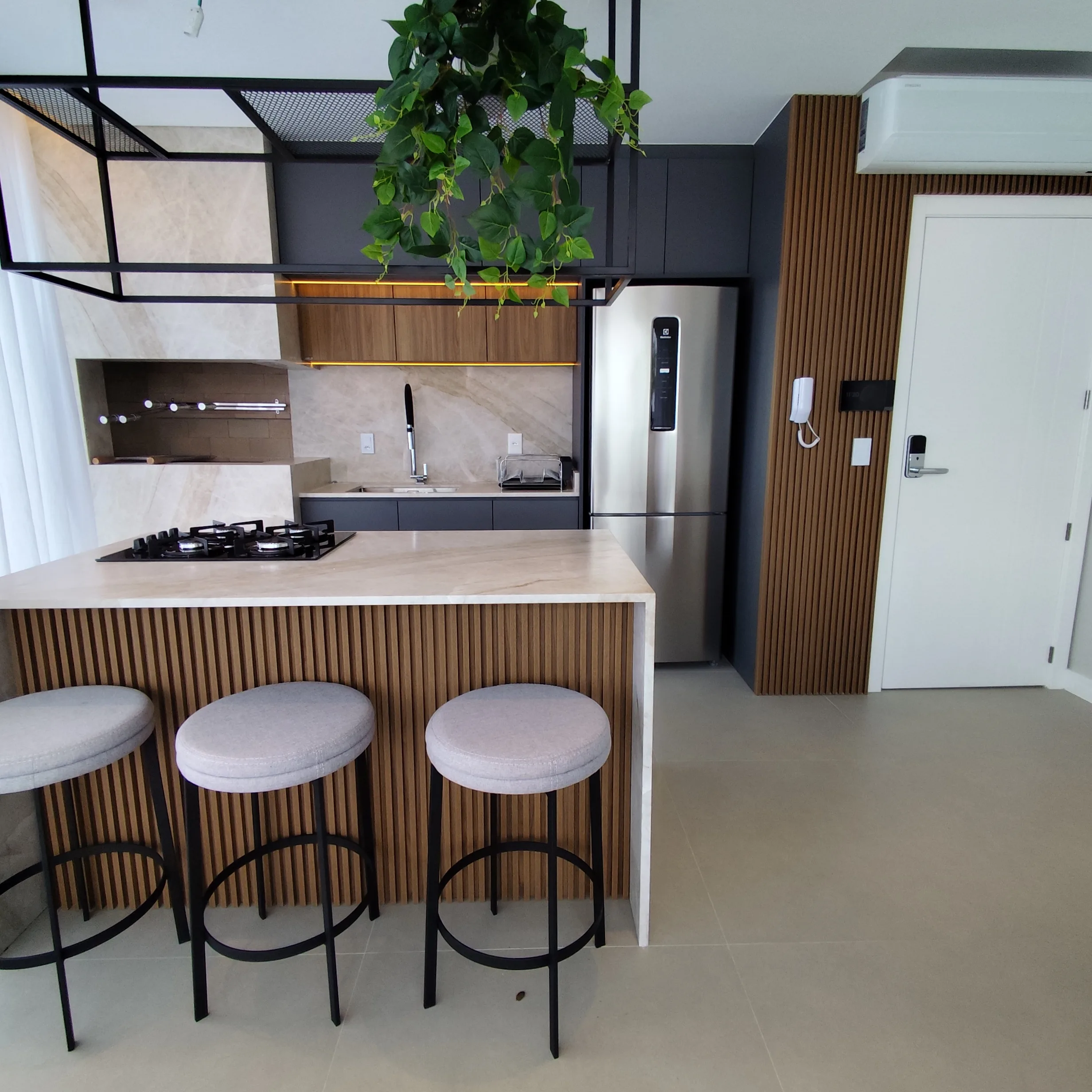 Premium apartment with rooftop amenities and proximity to the beach in Ingleses Florianópolis