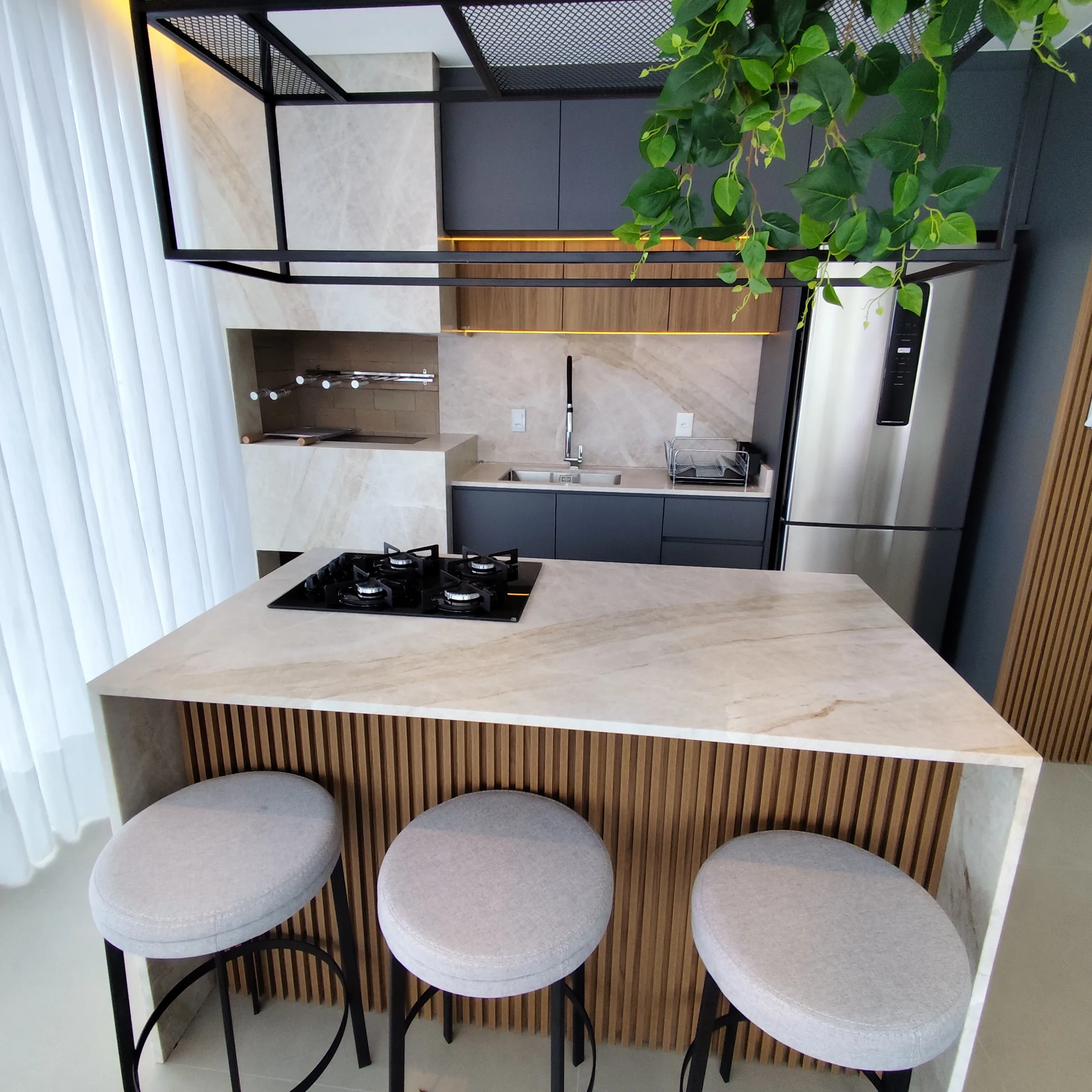 Premium apartment with rooftop amenities and proximity to the beach in Ingleses Florianópolis