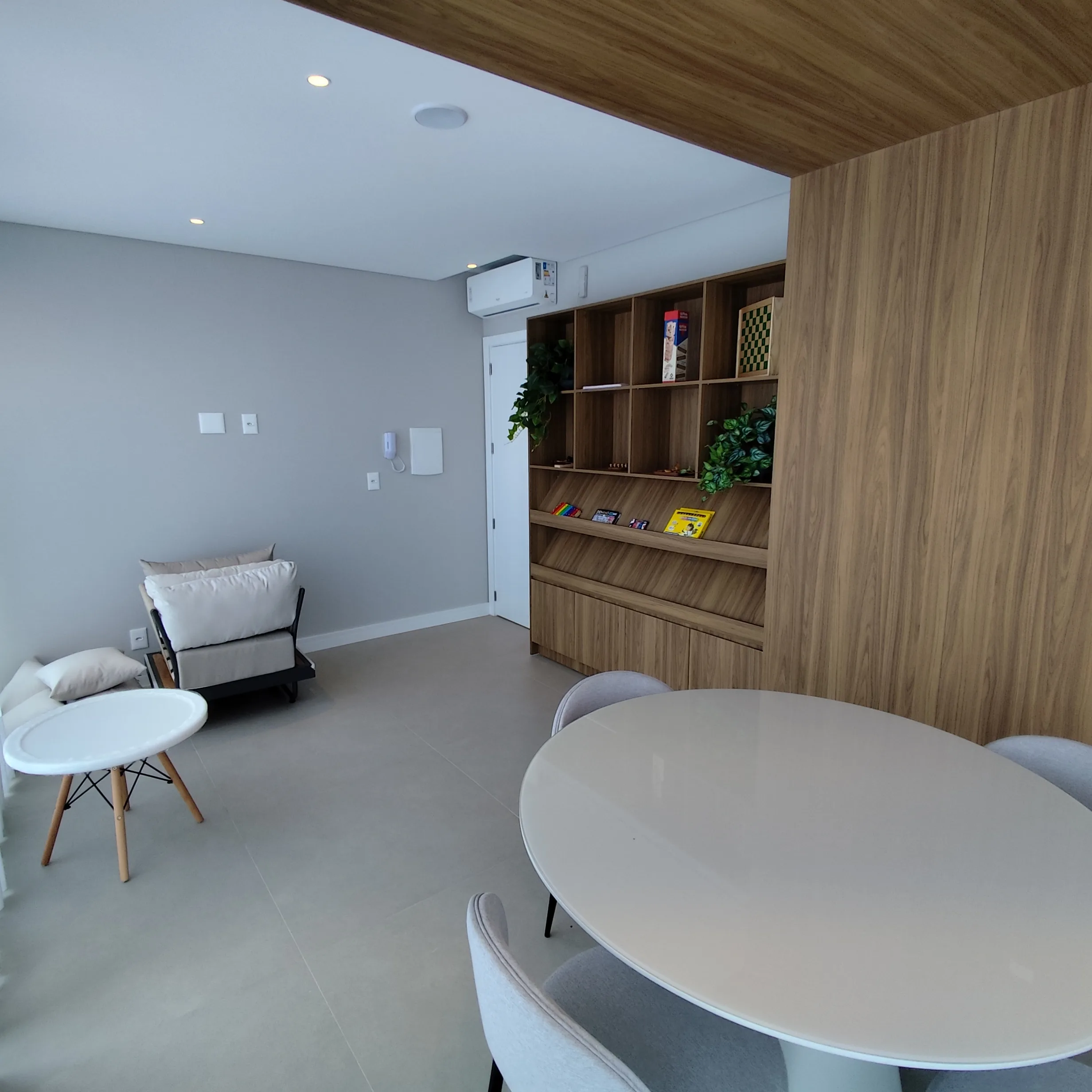 Premium apartment with rooftop amenities and proximity to the beach in Ingleses Florianópolis
