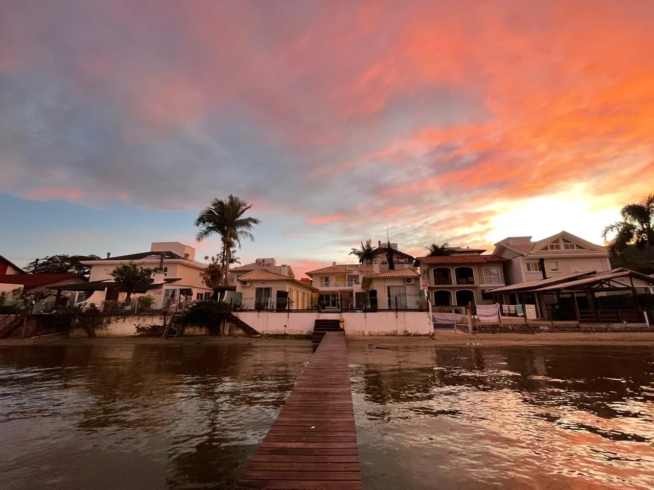 Casa 360°: Ultra-Luxury Waterfront Villa with Private Pier in Lagoa da Conceição