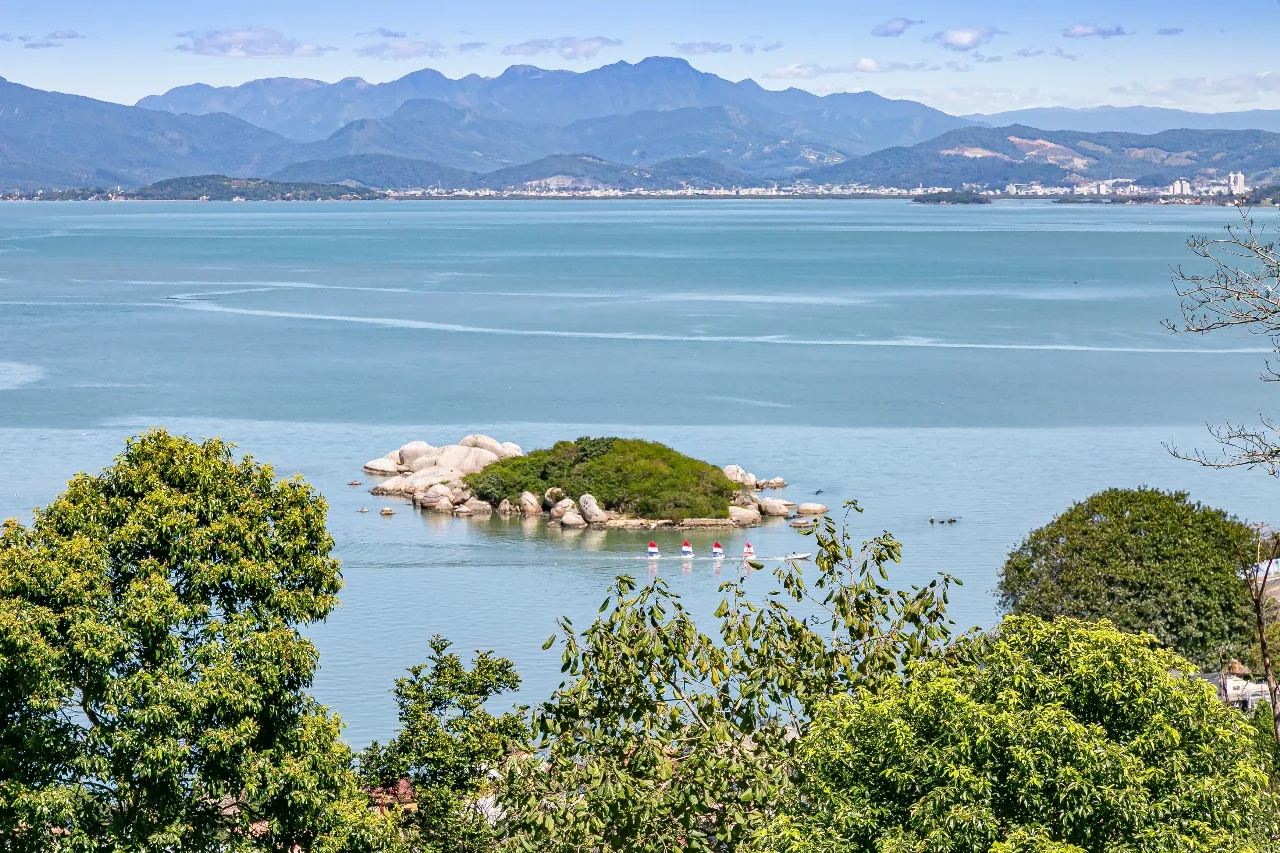 Premium Residence with Panoramic Ocean Views in Centro