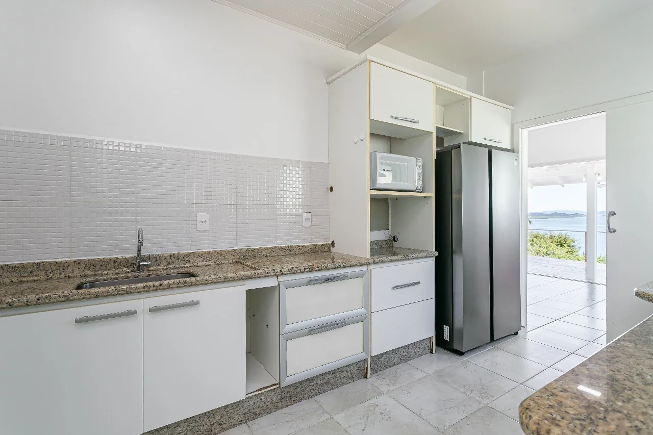 Premium Residence with Panoramic Ocean Views in Centro