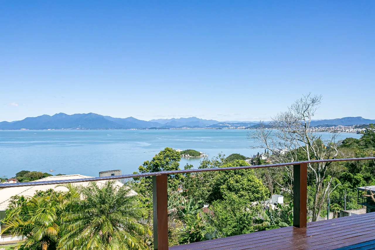 Premium Residence with Panoramic Ocean Views in Centro