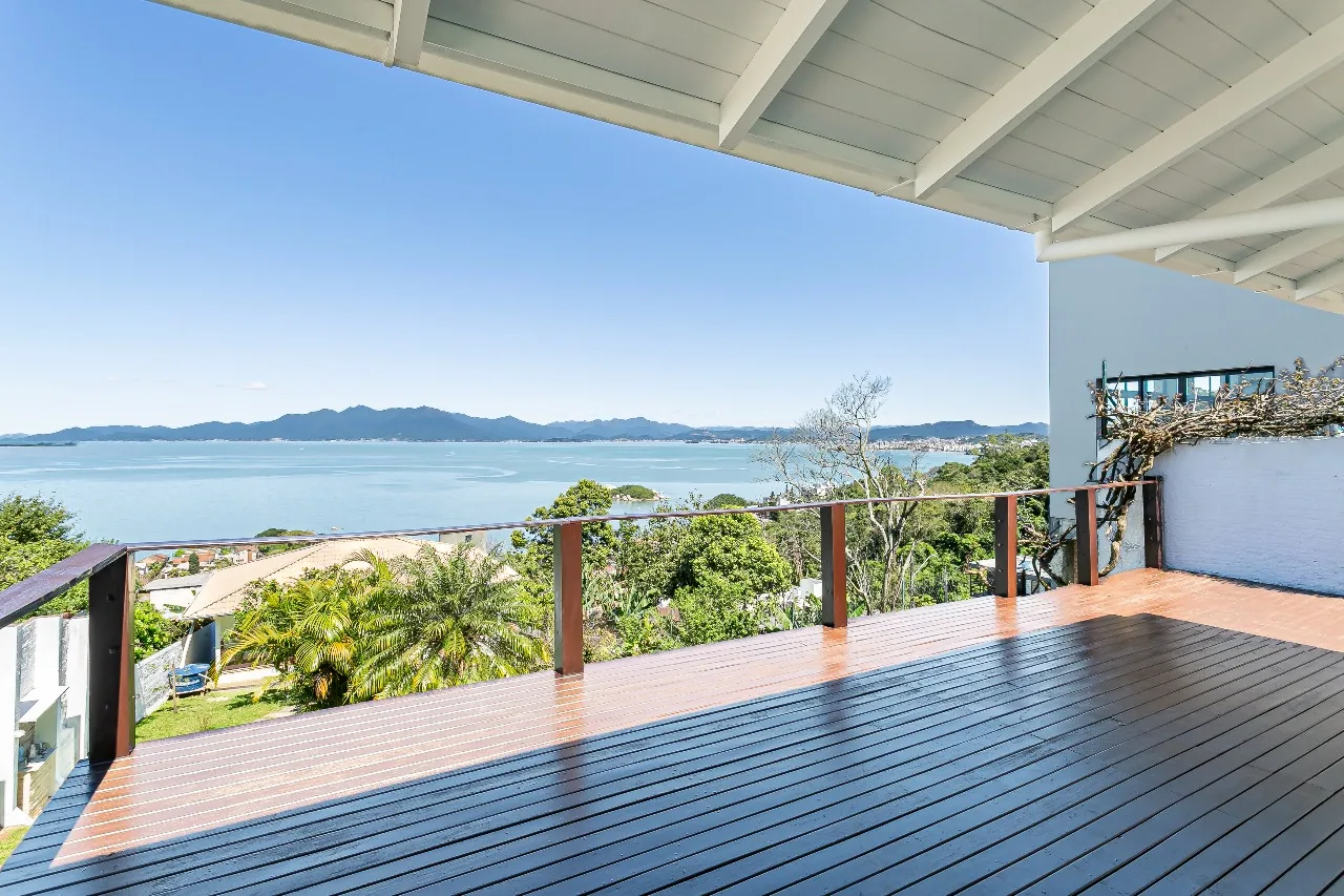 Premium Residence with Panoramic Ocean Views in Centro