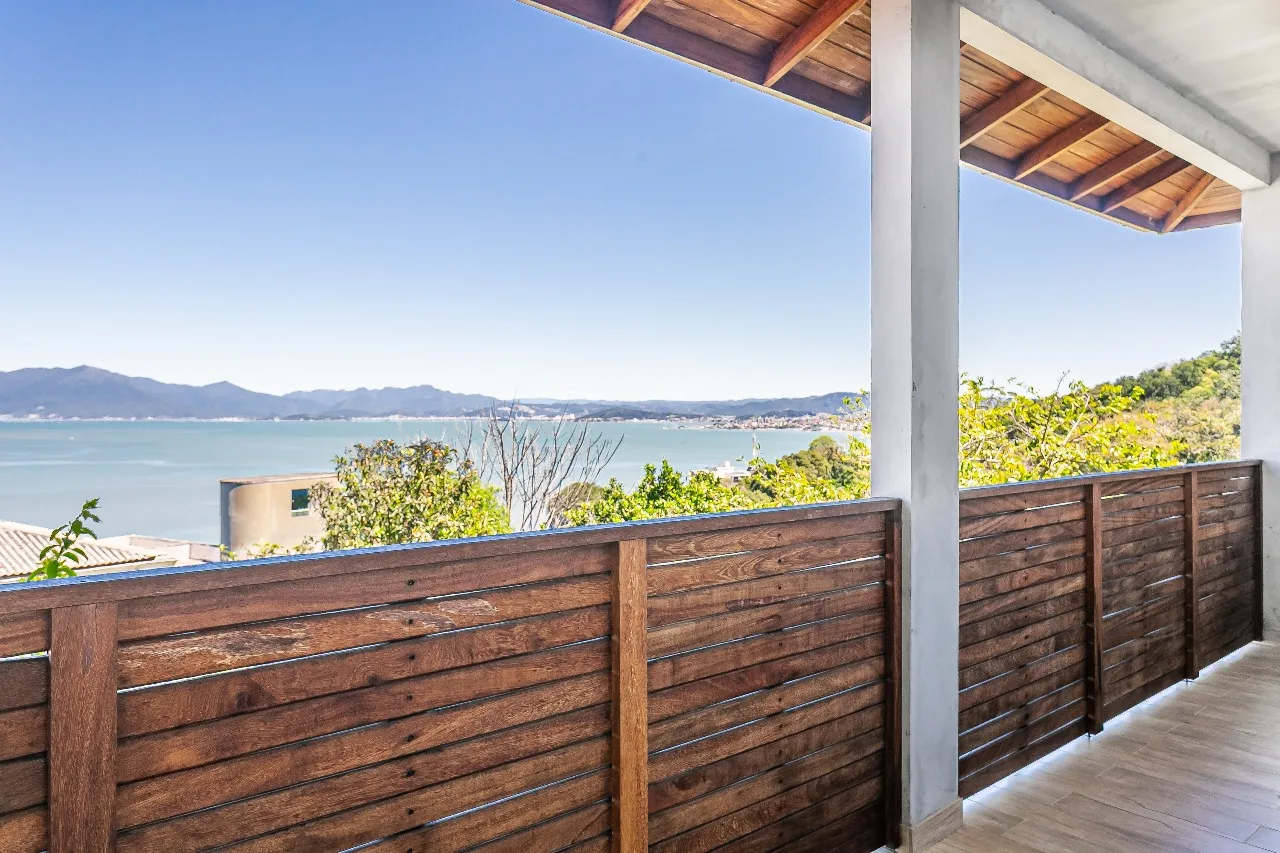 Premium Residence with Panoramic Ocean Views in Centro