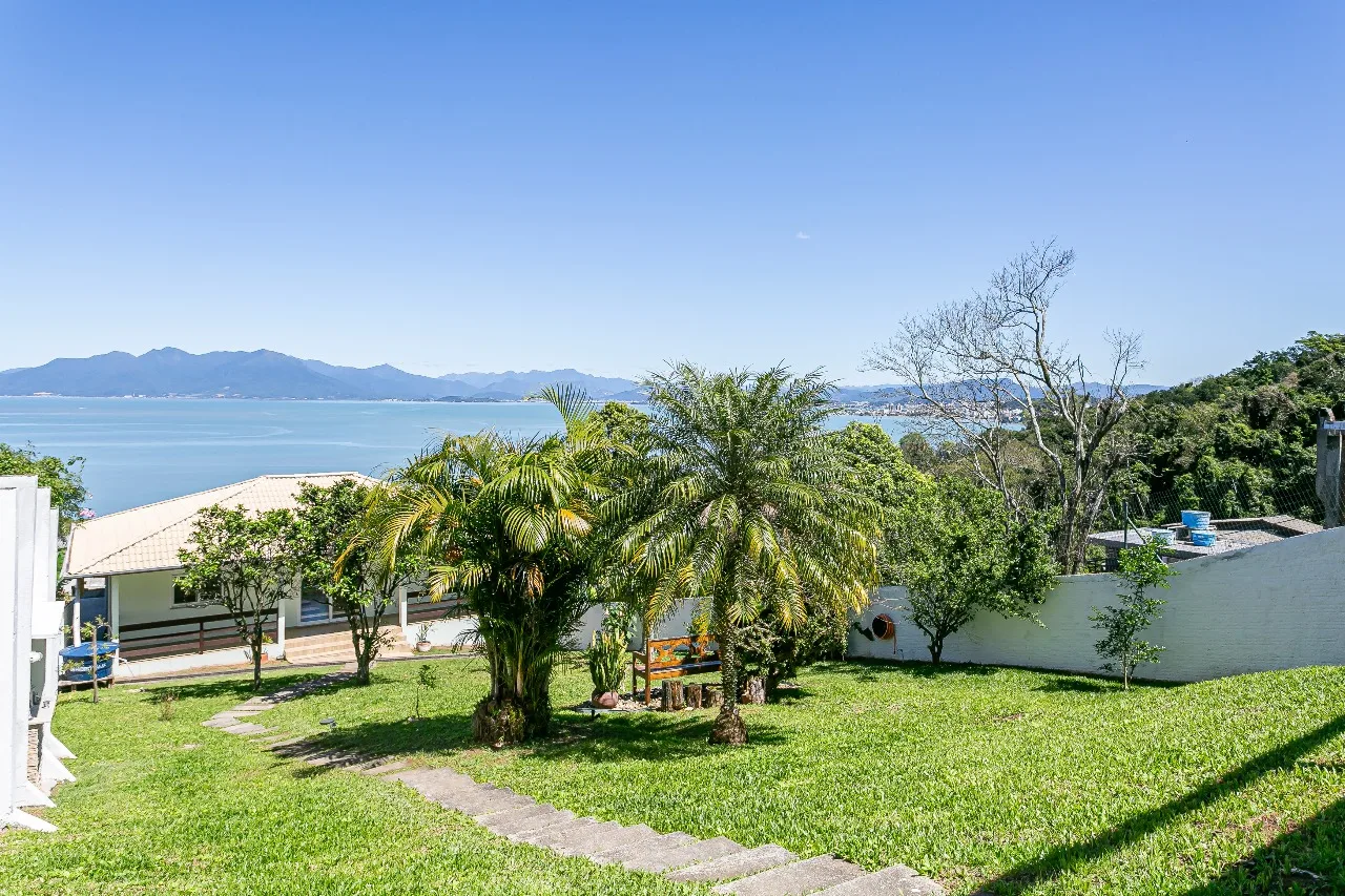 Premium Residence with Panoramic Ocean Views in Centro