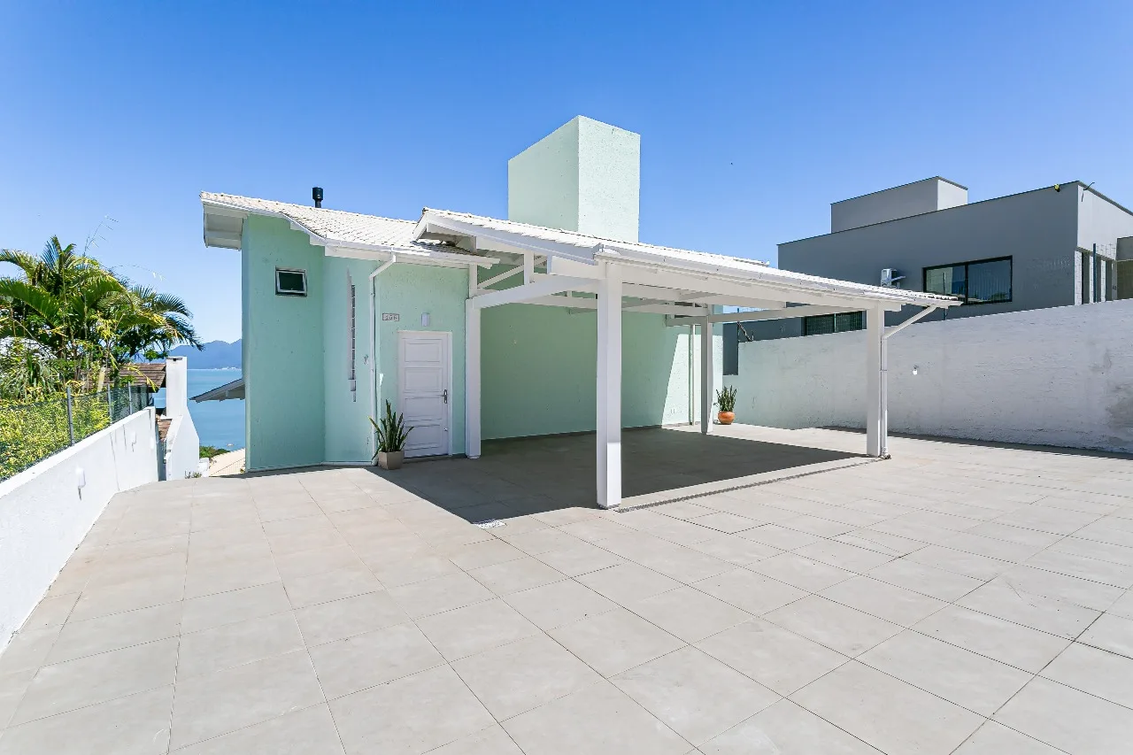 Premium Residence with Panoramic Ocean Views in Centro