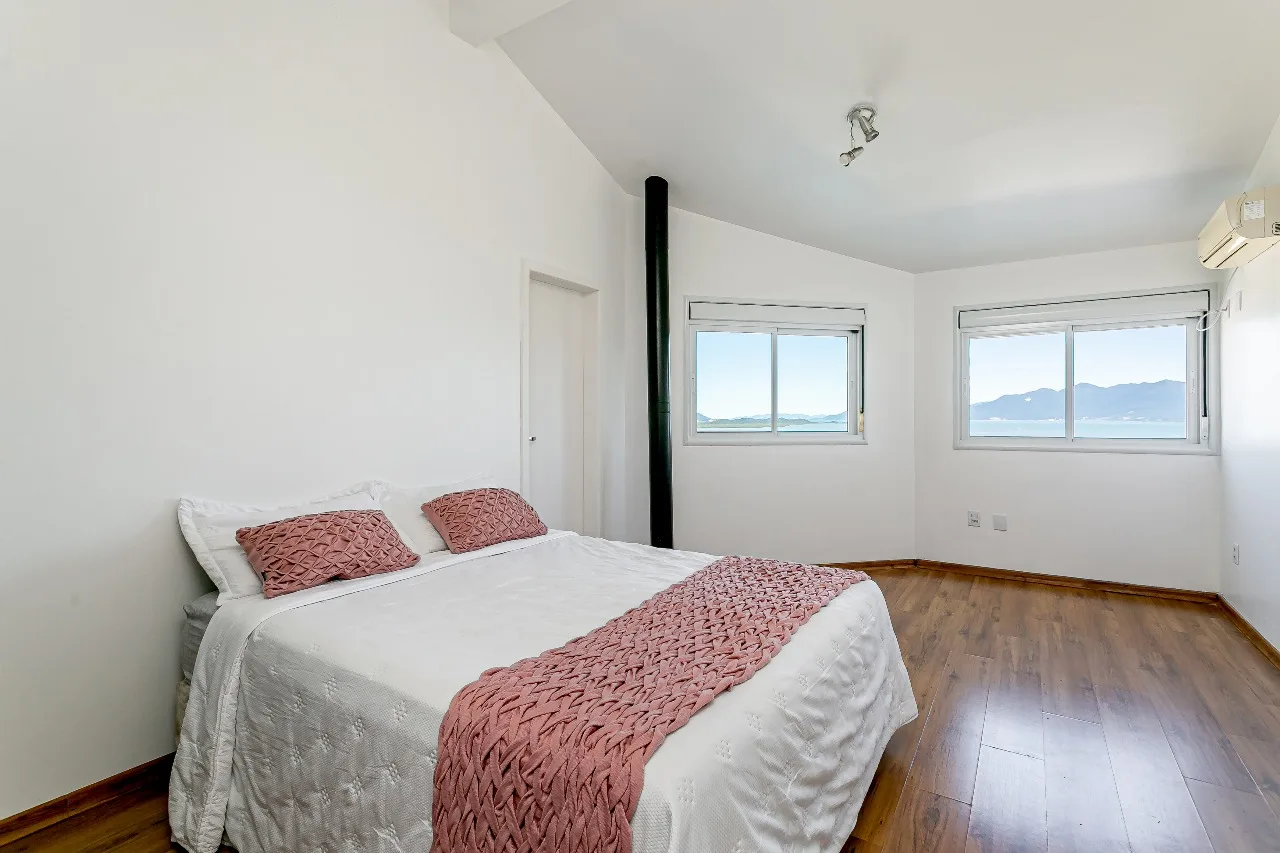 Premium Residence with Panoramic Ocean Views in Centro