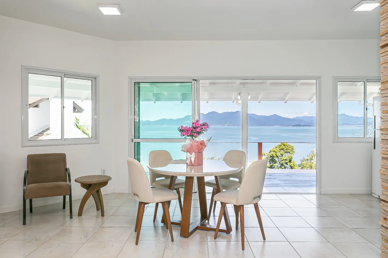 Premium Residence with Panoramic Ocean Views in Centro