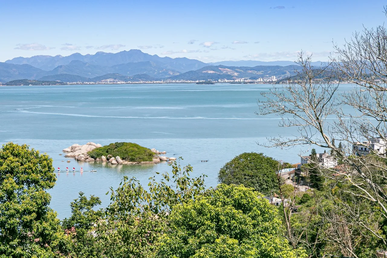 Premium Residence with Panoramic Ocean Views in Centro