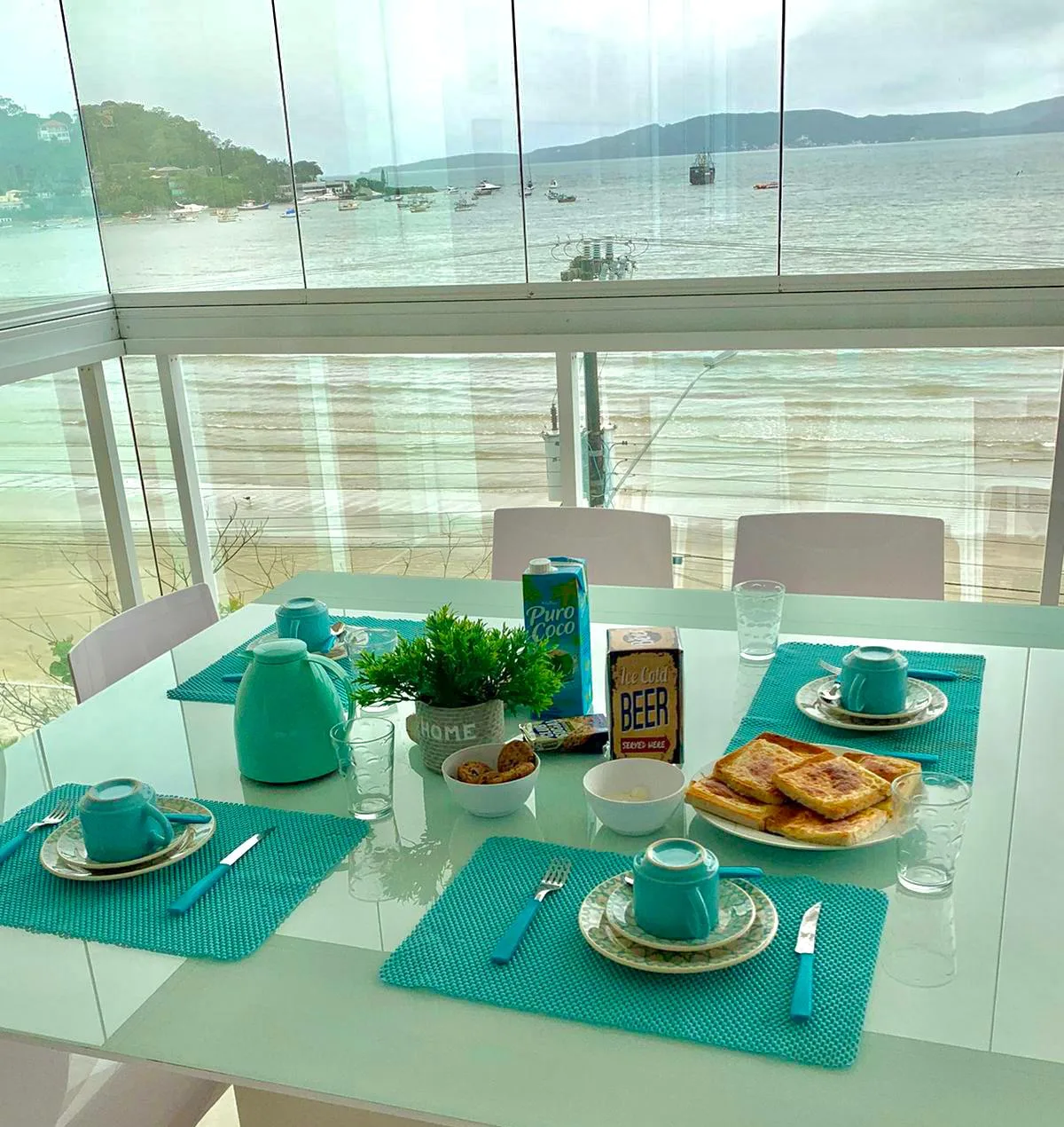 Praia do Canto: Ultra-Luxury Apartment with Beach Access in Itapema