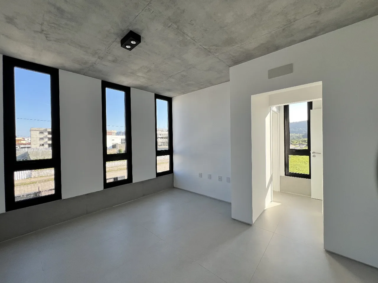 Casa Arquitetônica Premium com Jardim Interno em Florianópolis