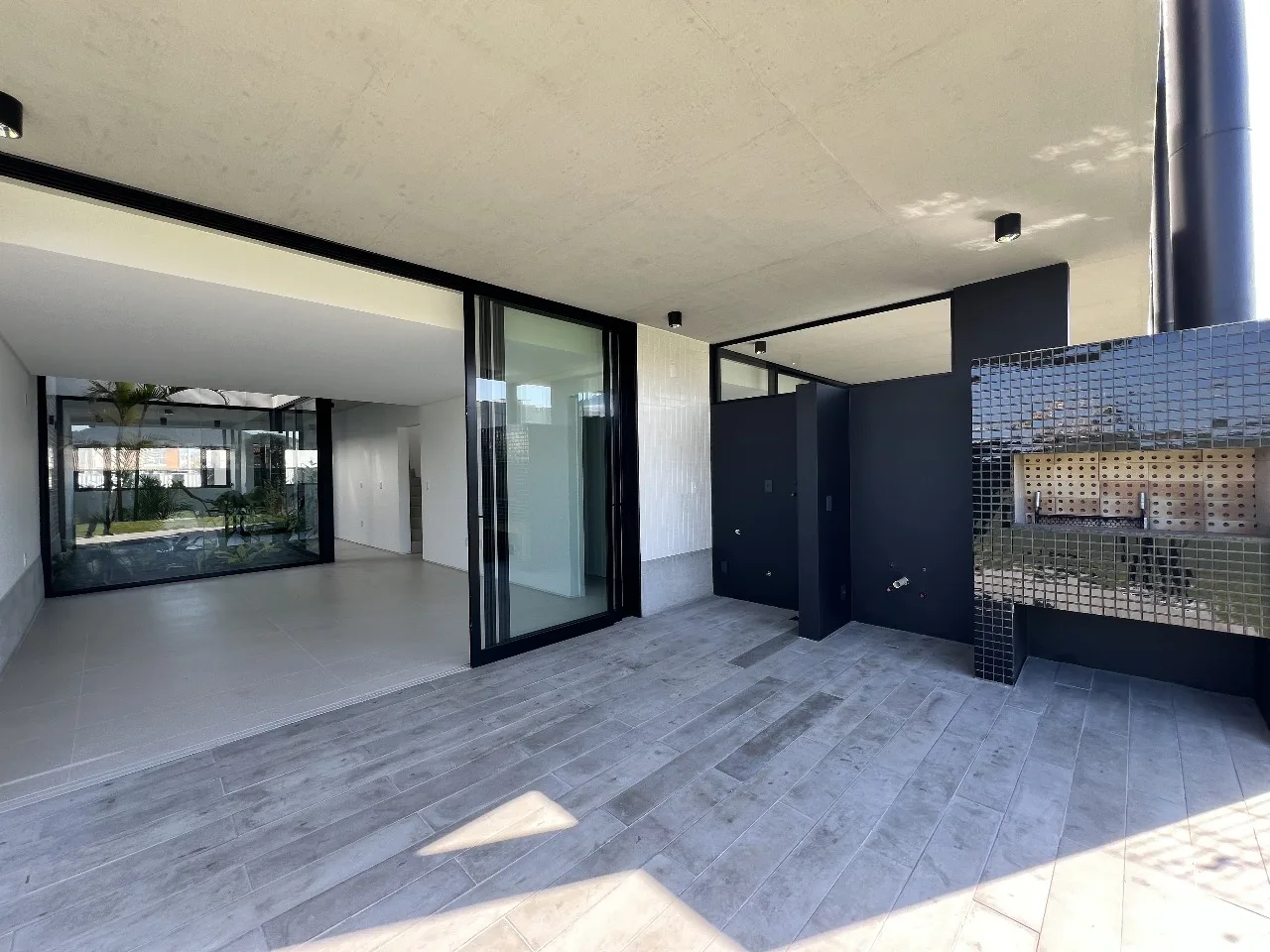 Casa Arquitetônica Premium com Jardim Interno em Florianópolis