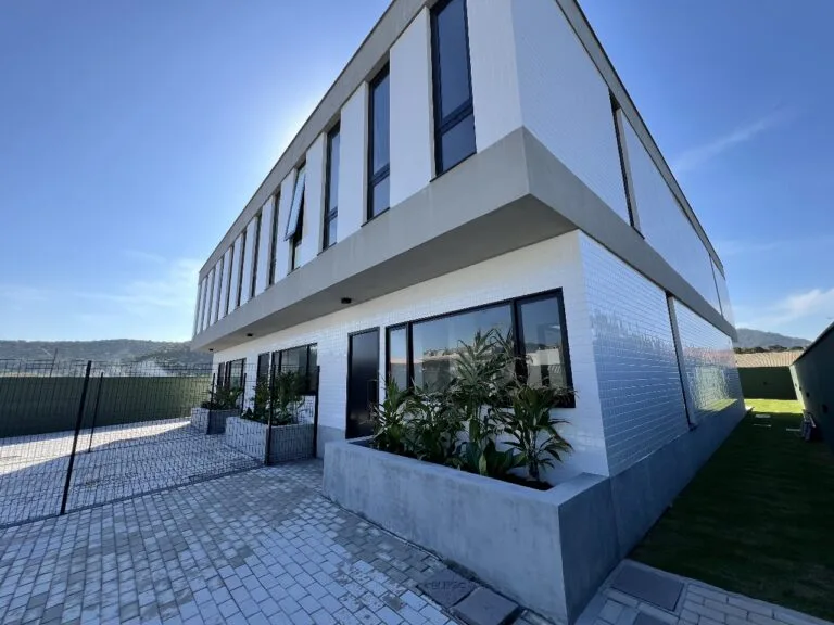 Premium Architectural House with Indoor Garden in Florianópolis — Florianópolis