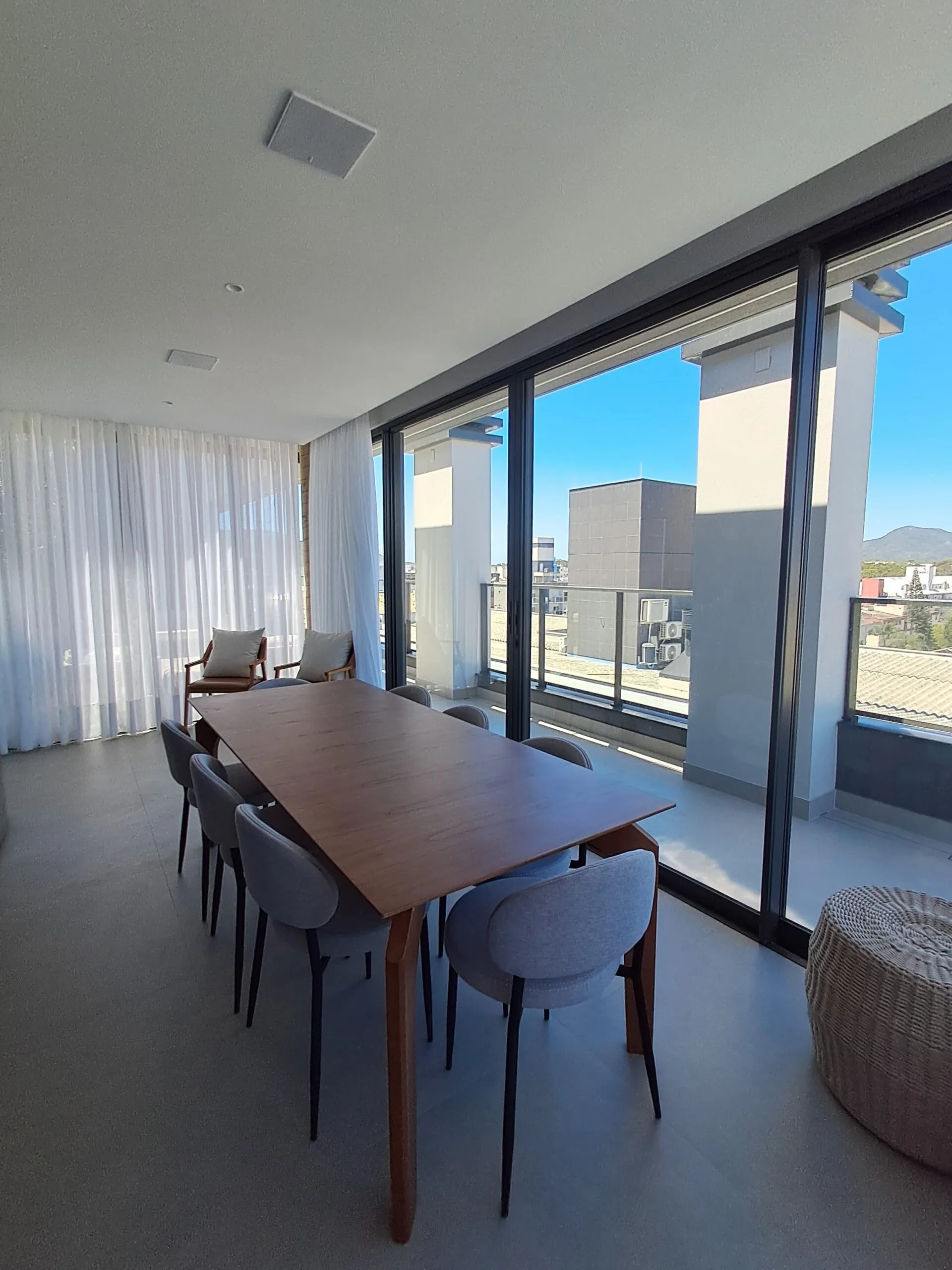 Premium apartment with rooftop amenities and proximity to the beach in Ingleses Florianópolis