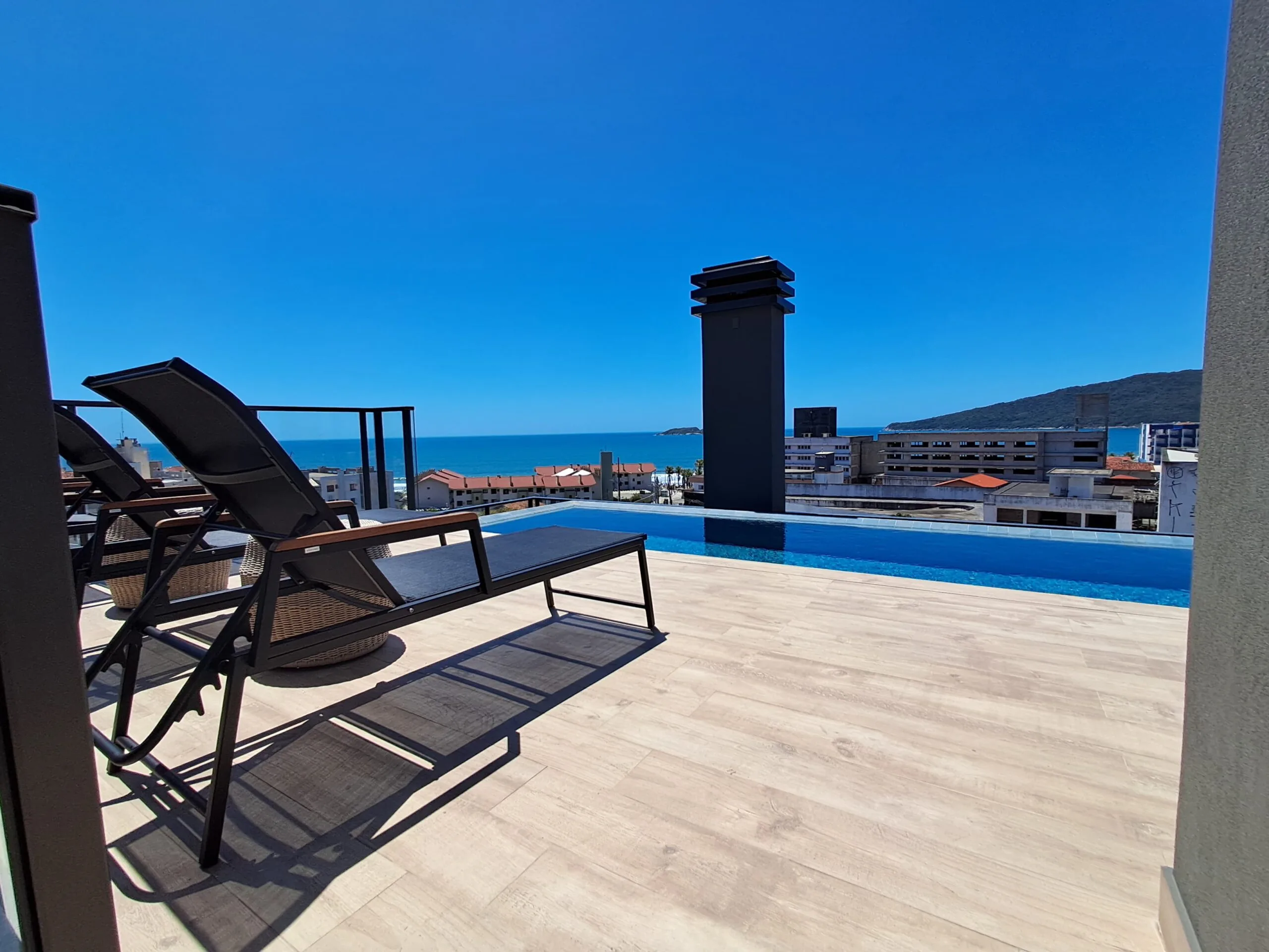 Premium apartment with rooftop amenities and proximity to the beach in Ingleses Florianópolis