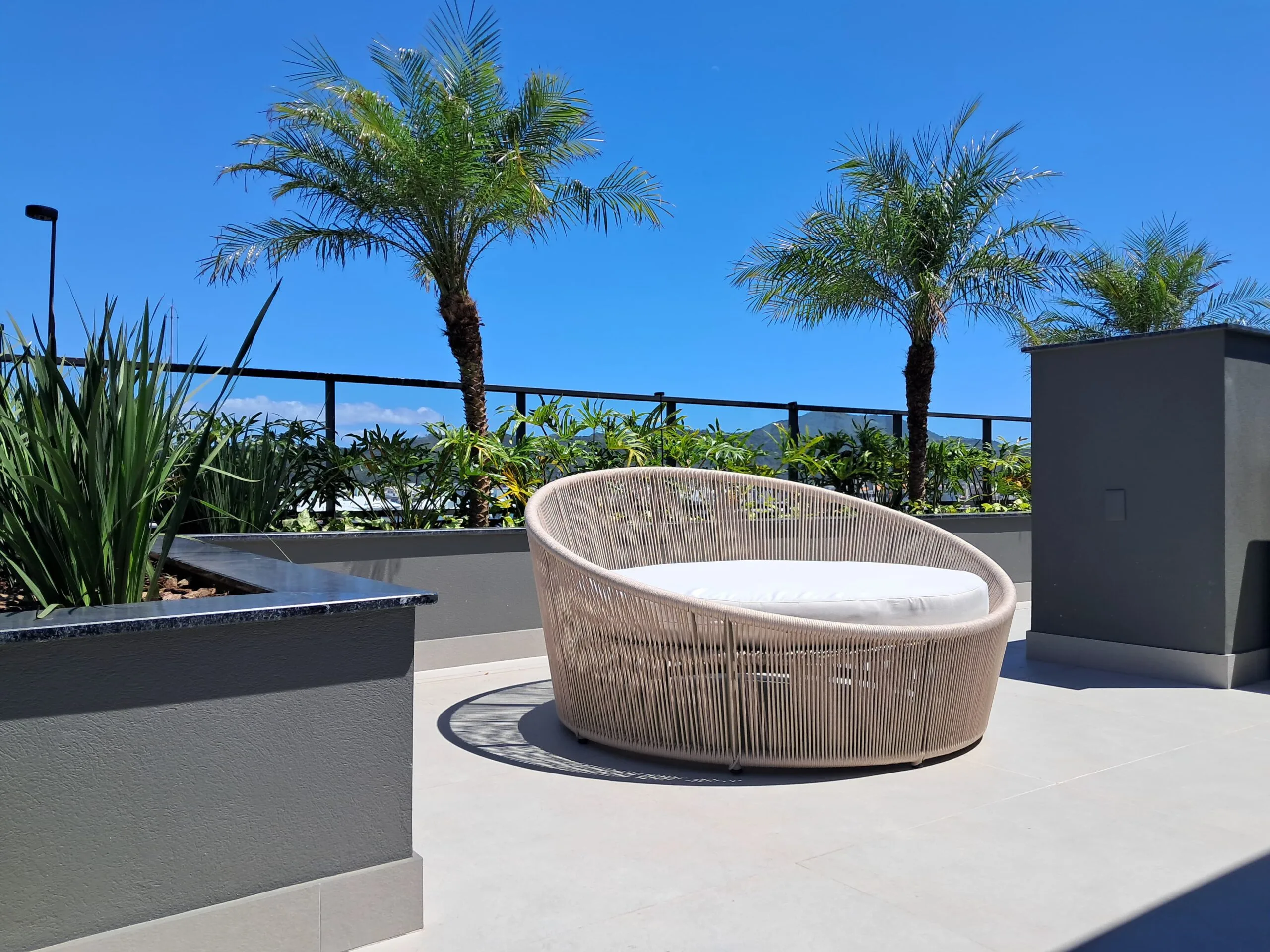 Premium apartment with rooftop amenities and proximity to the beach in Ingleses Florianópolis