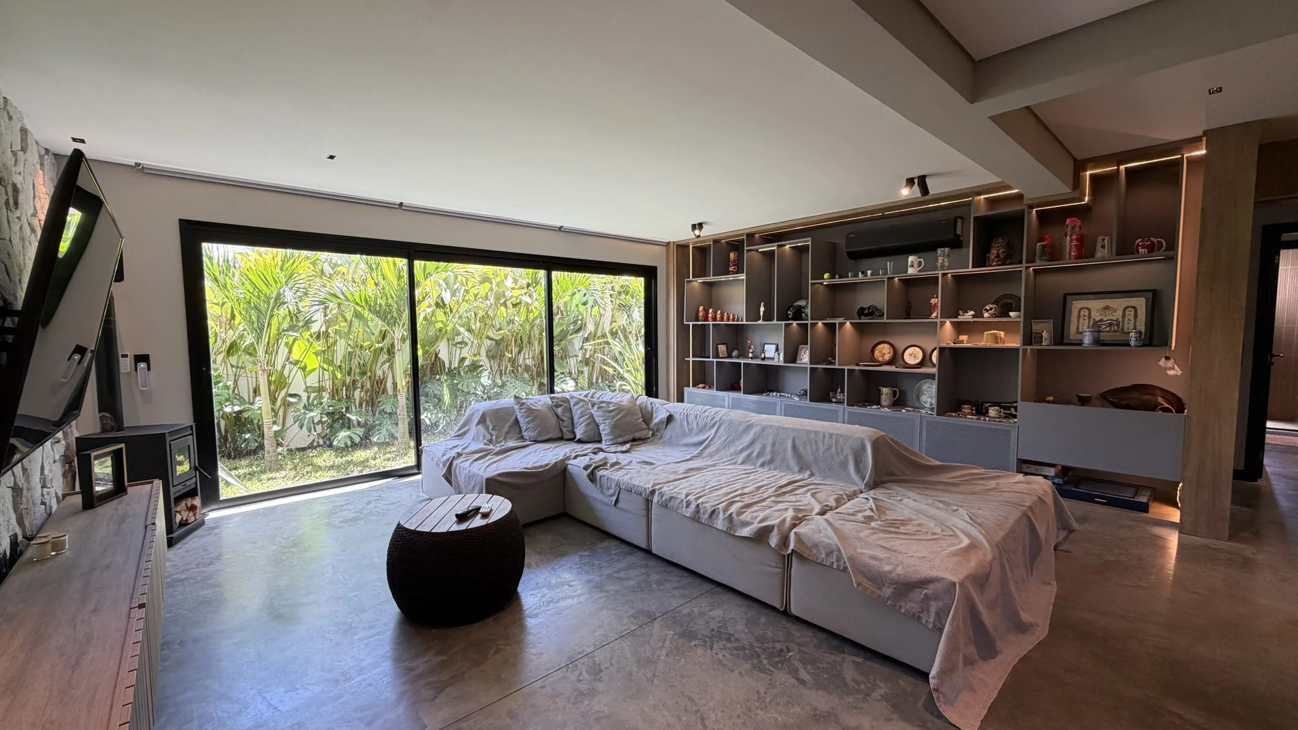 Gamboa Oceanfront: Luxury House with Permanent Sea Views in Florianópolis