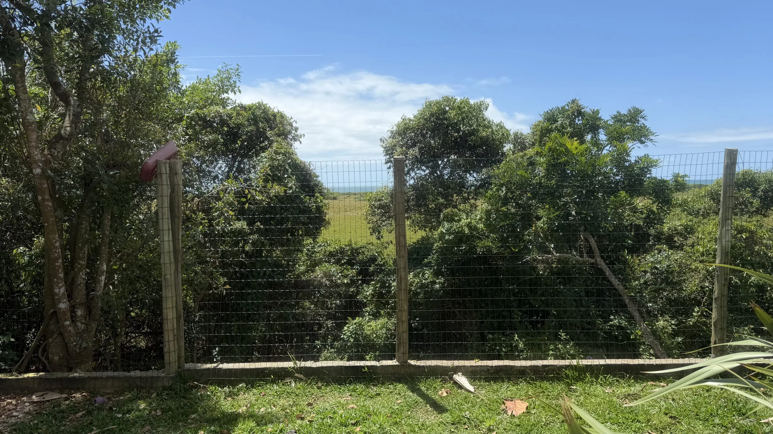 Gamboa Oceanfront: Luxury House with Permanent Sea Views in Florianópolis