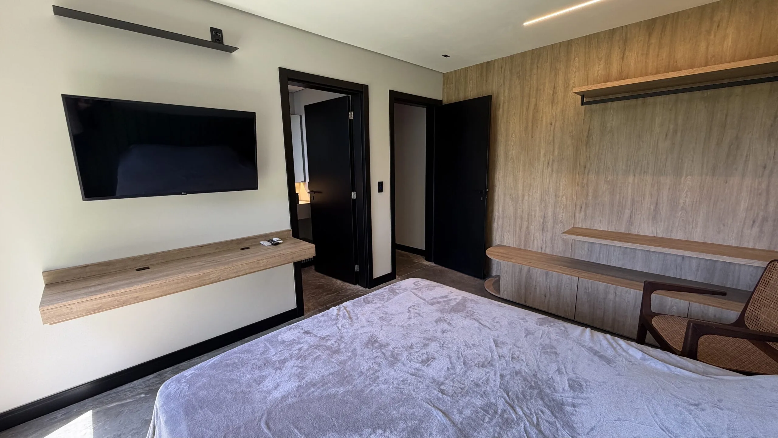 Gamboa Oceanfront: Luxury House with Permanent Sea Views in Florianópolis